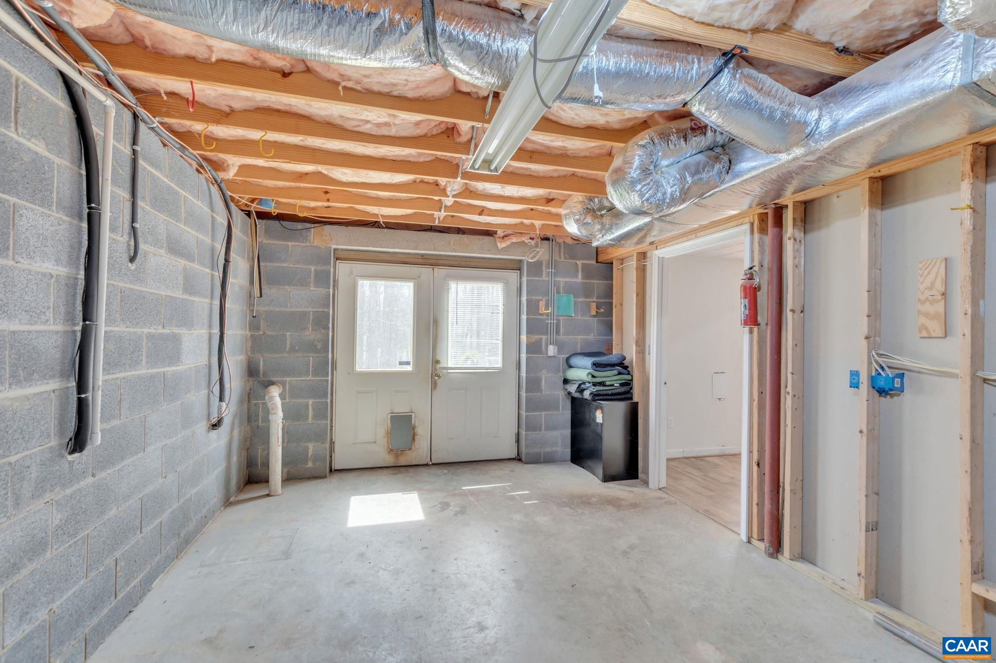 122 WIND RIDGE DR