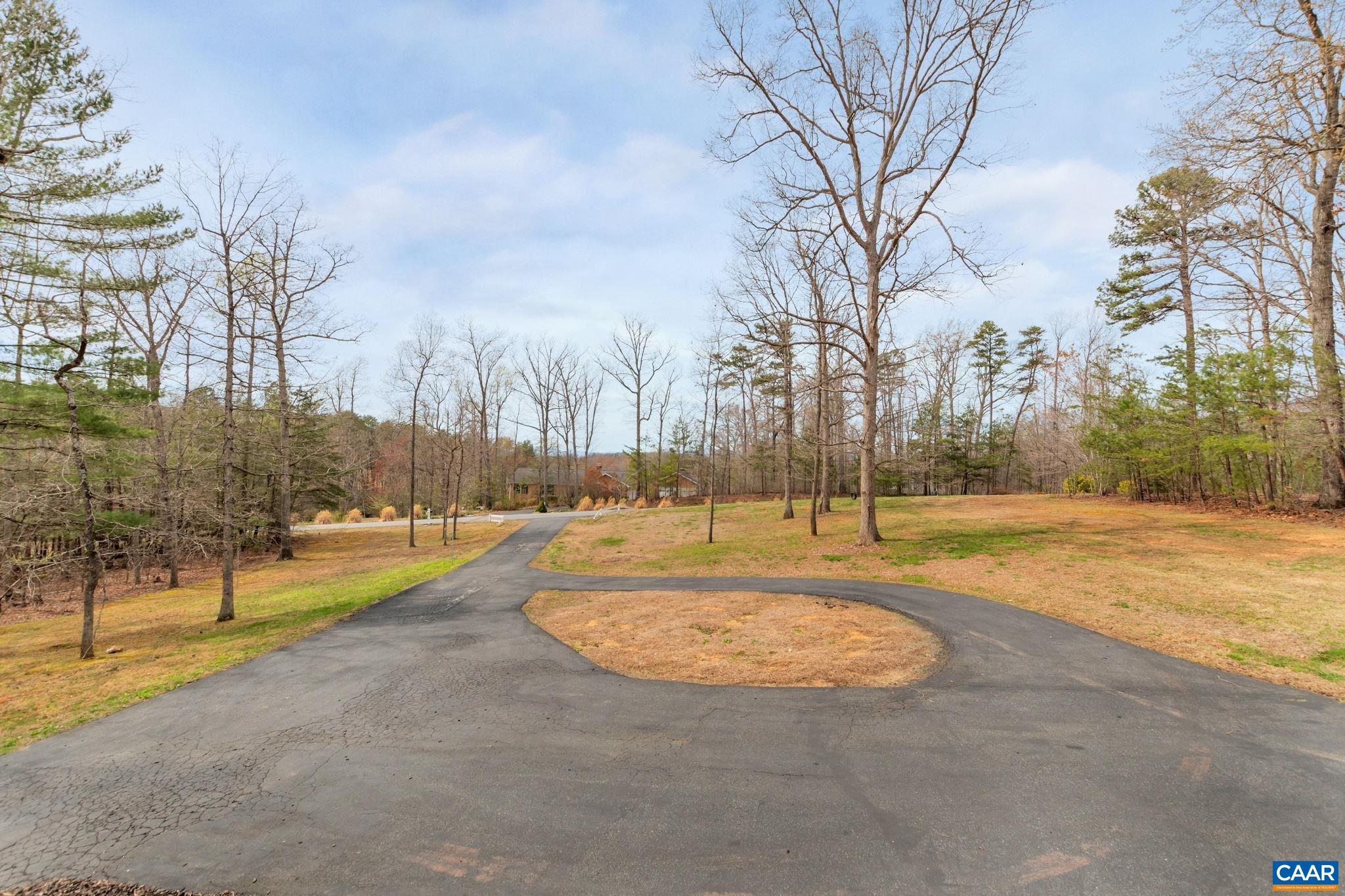 122 WIND RIDGE DR