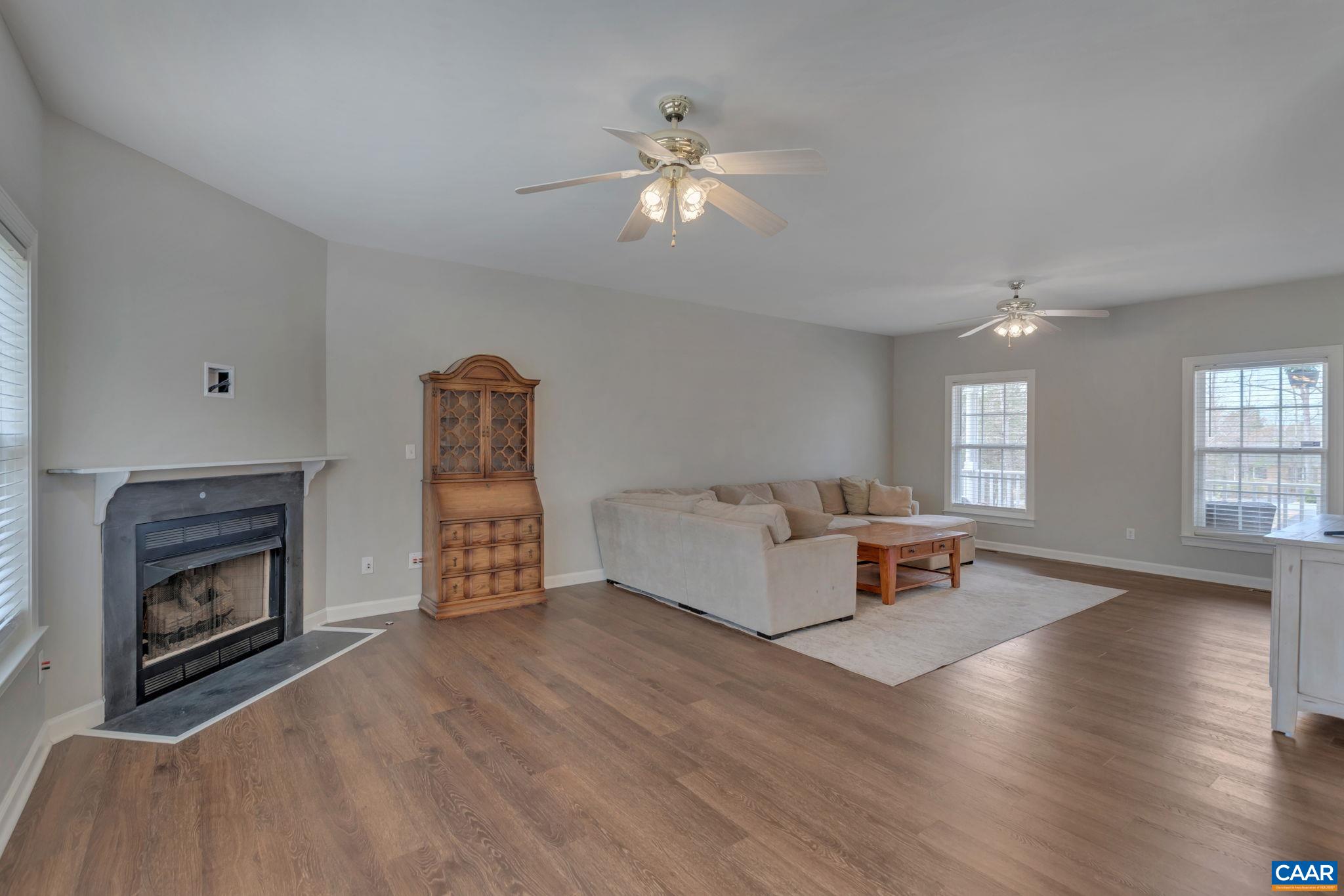 122 WIND RIDGE DR