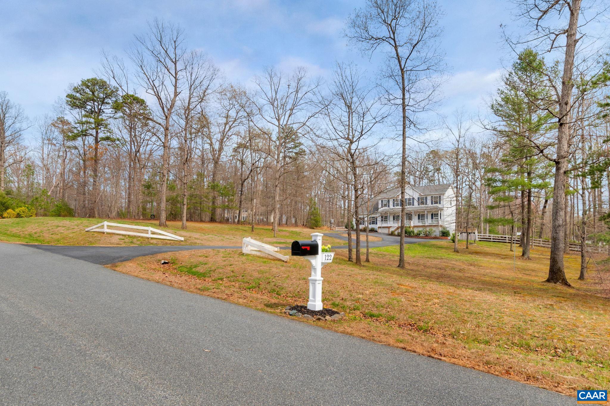 122 WIND RIDGE DR