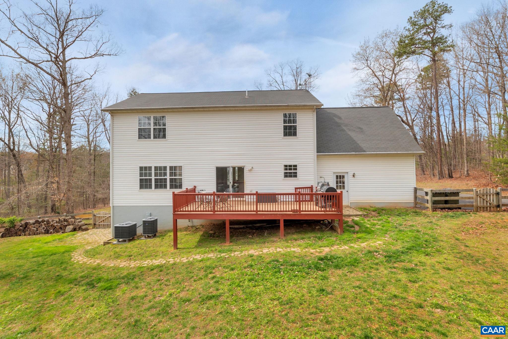 122 WIND RIDGE DR
