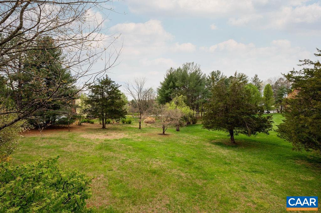 2805 MEADOW VISTA DR