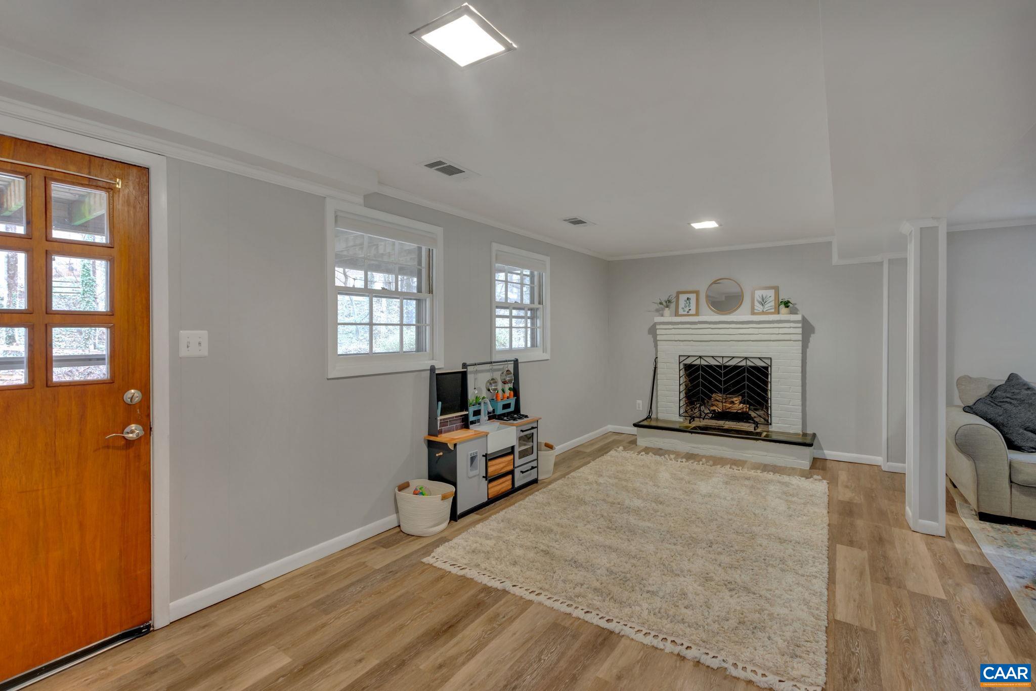 104 LINDA CT