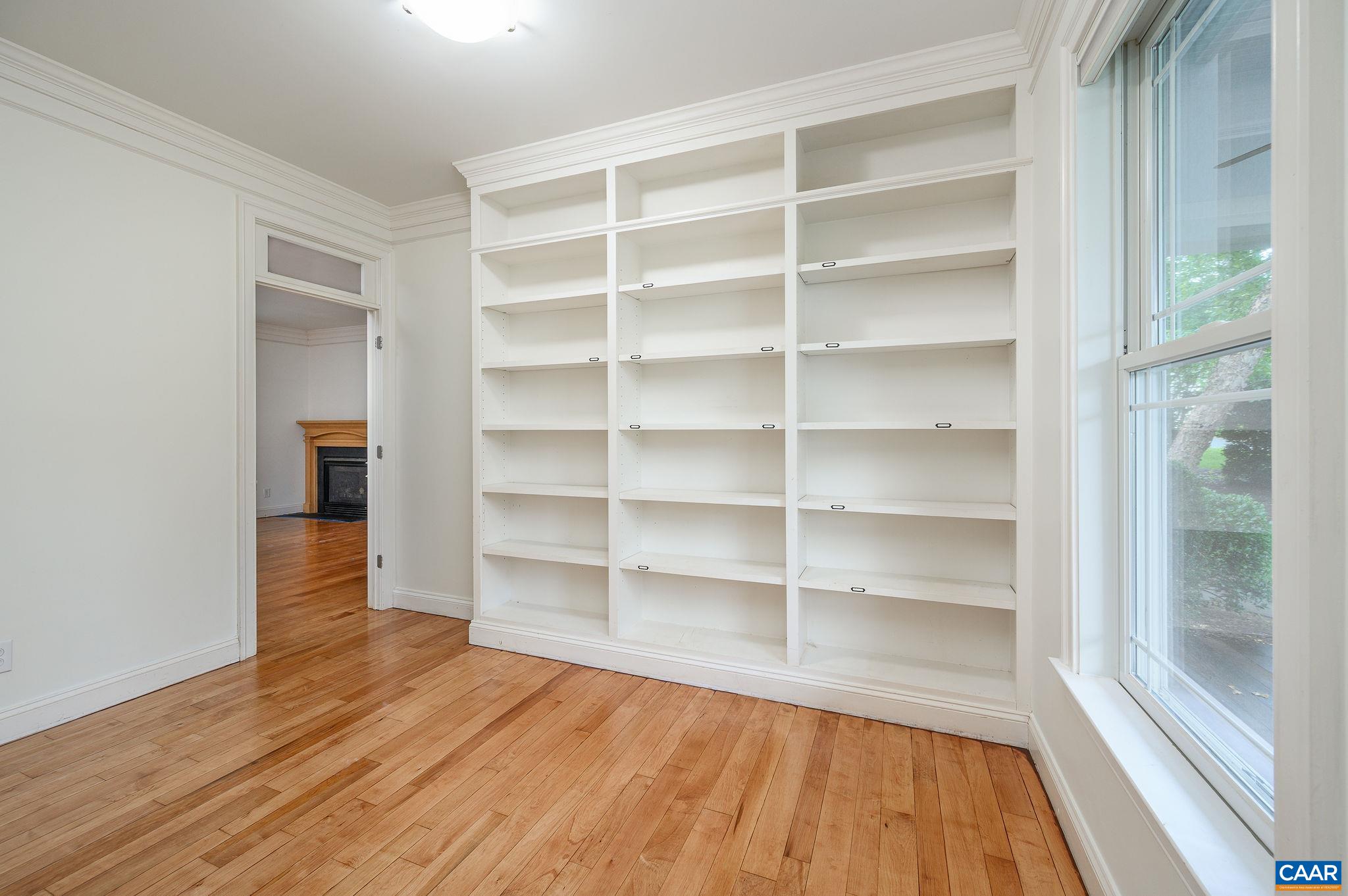 1241 LORING RUN