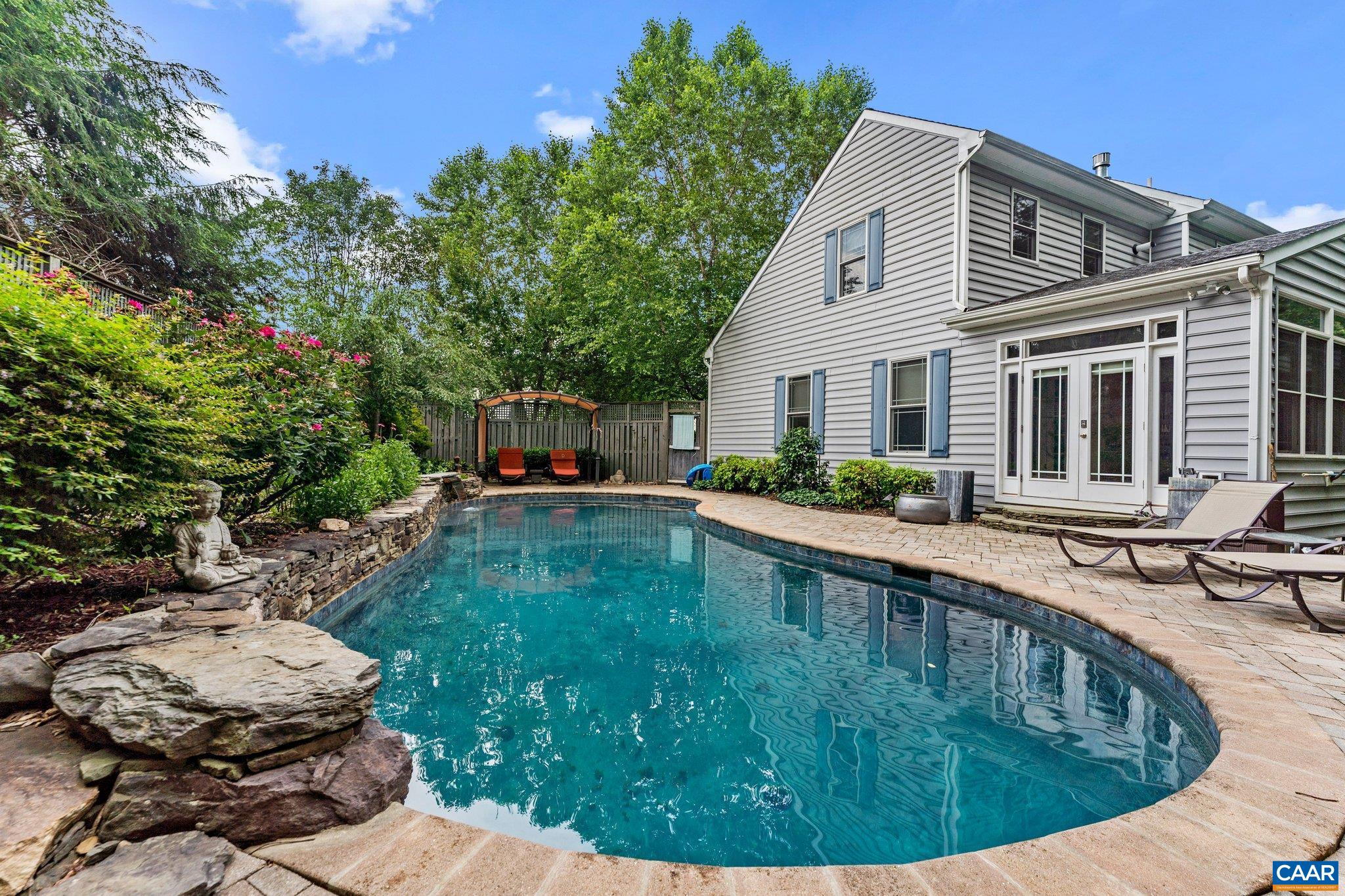1241 LORING RUN