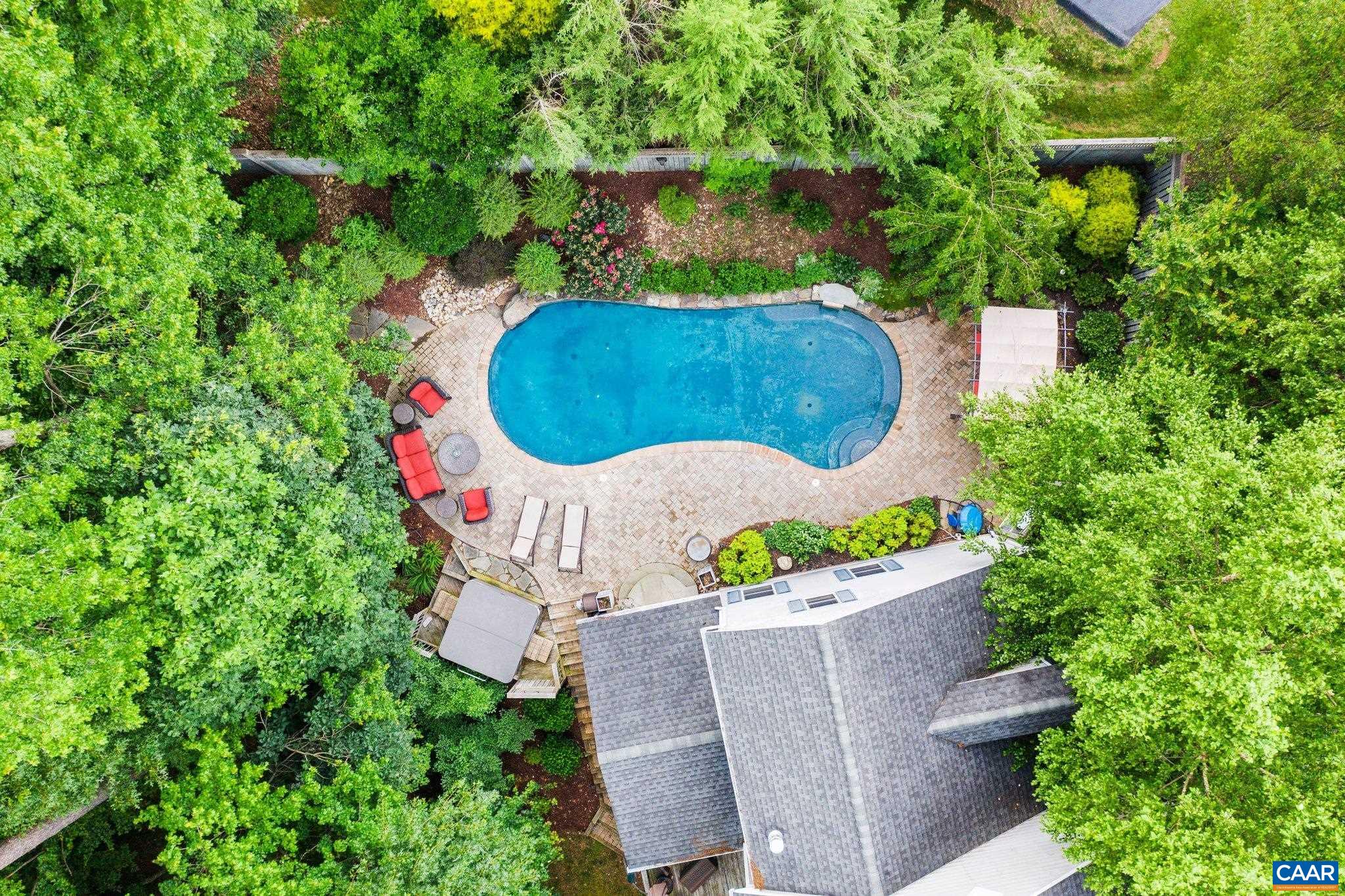 1241 LORING RUN