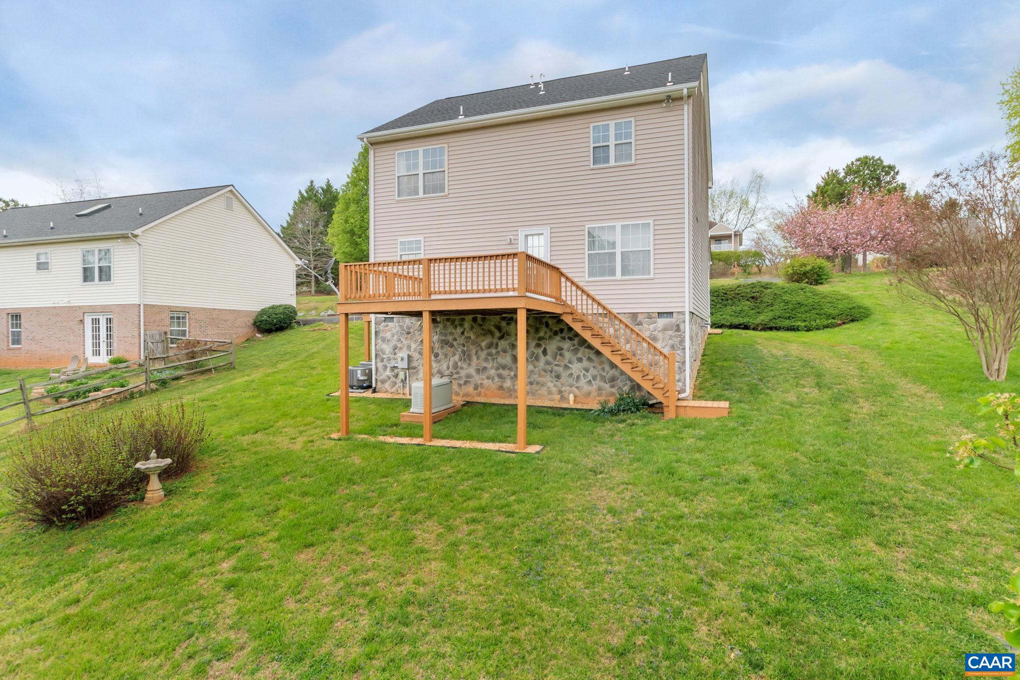 209 LARKSPUR WAY