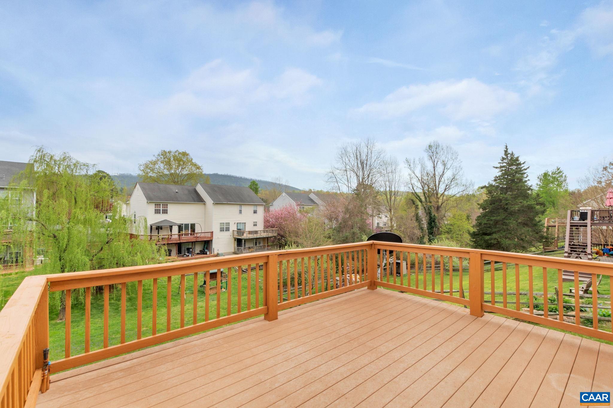 209 LARKSPUR WAY
