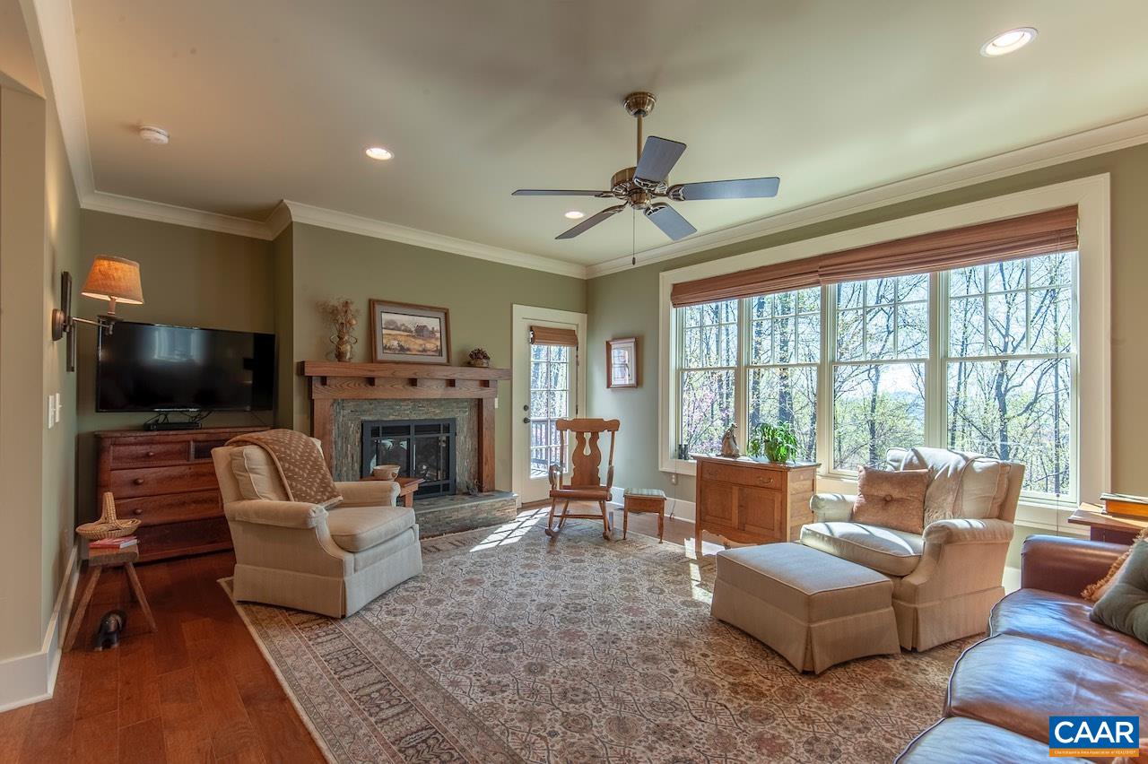 1716 BLACK WALNUT DR