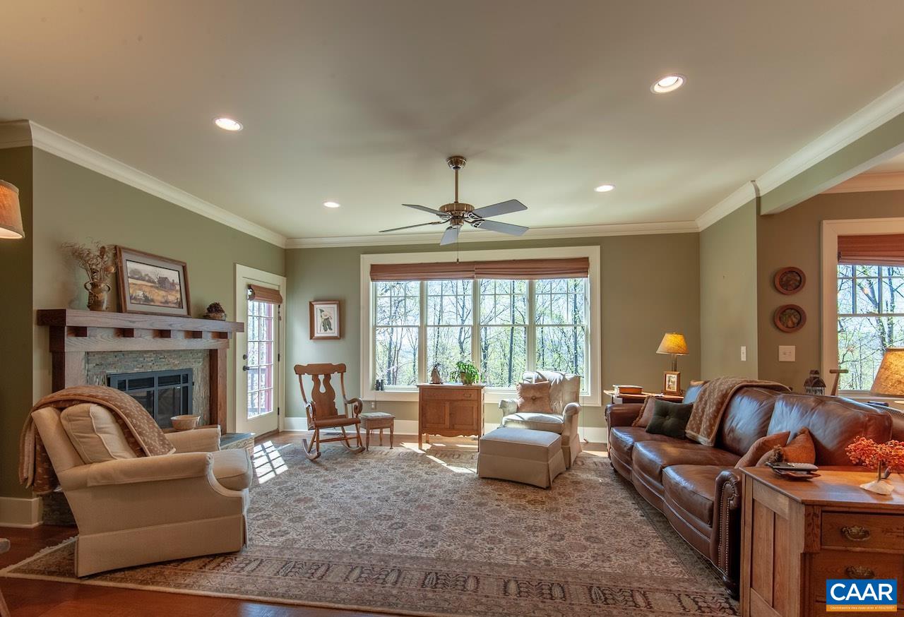 1716 BLACK WALNUT DR
