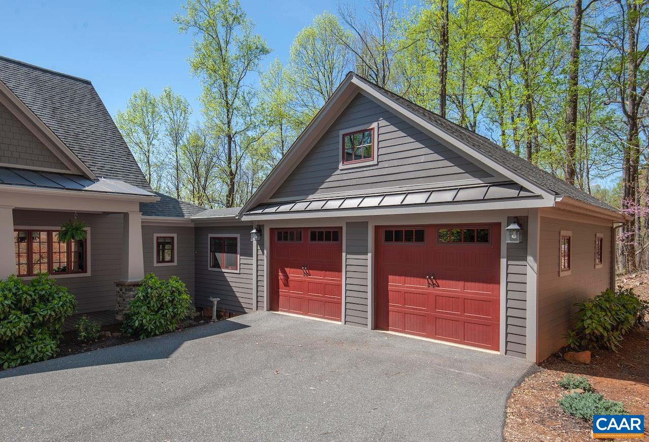 1716 BLACK WALNUT DR