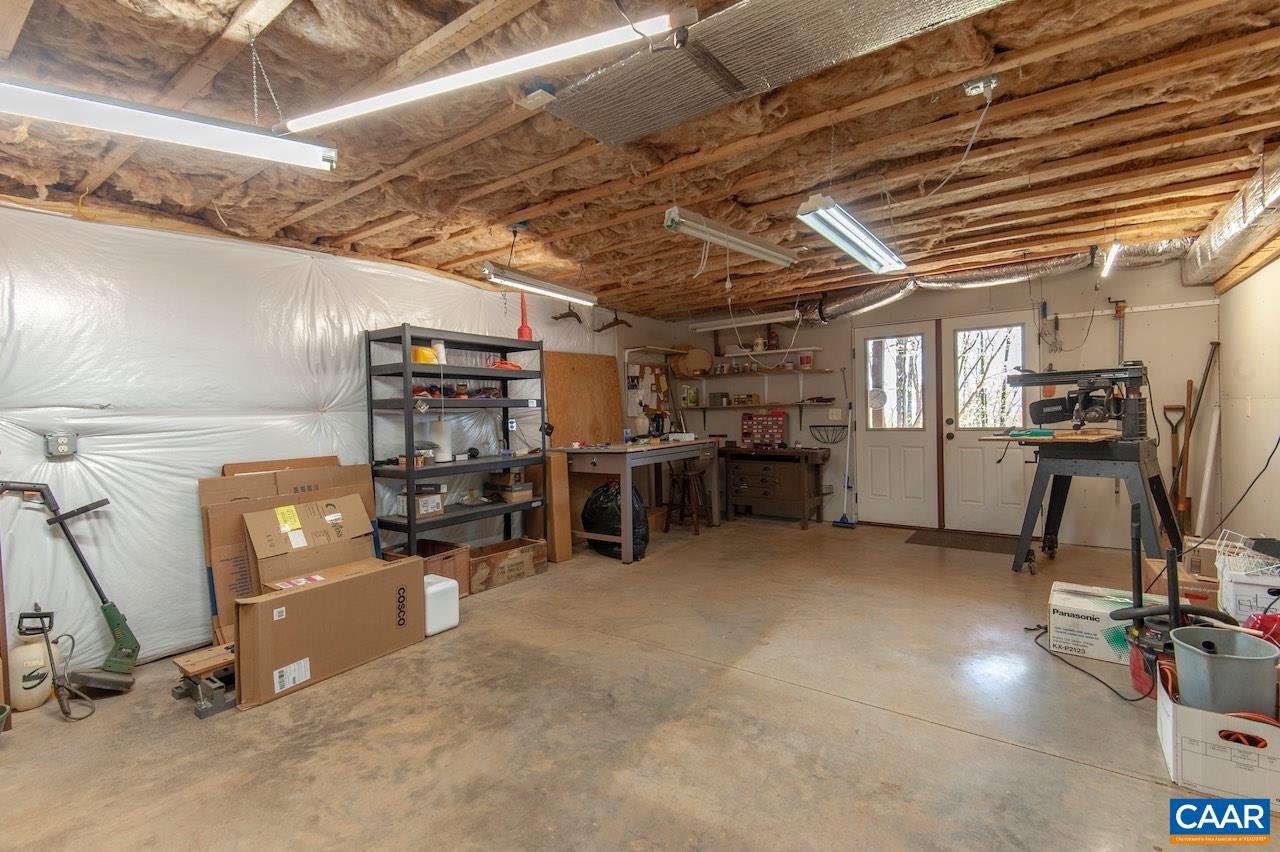1716 BLACK WALNUT DR