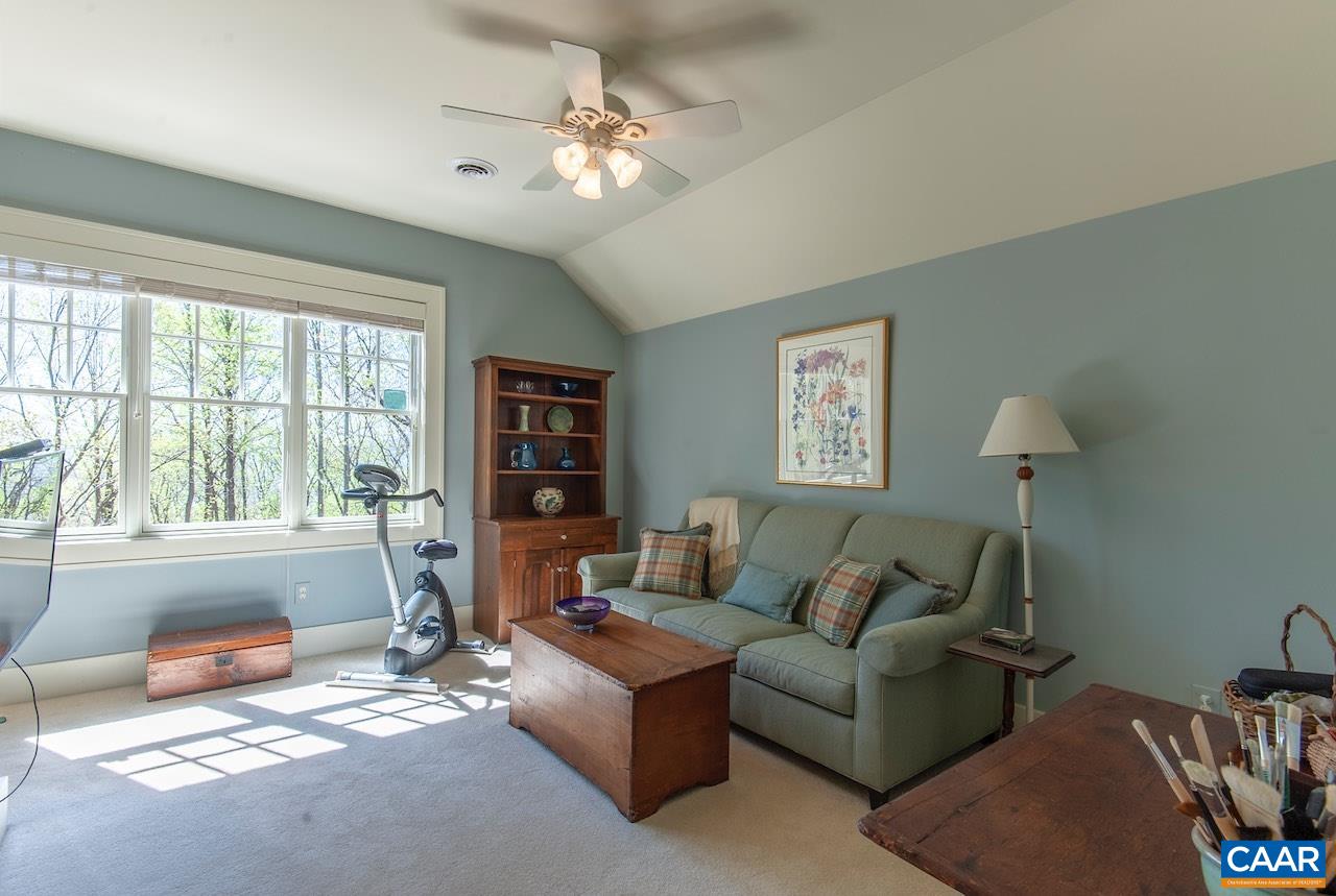 1716 BLACK WALNUT DR