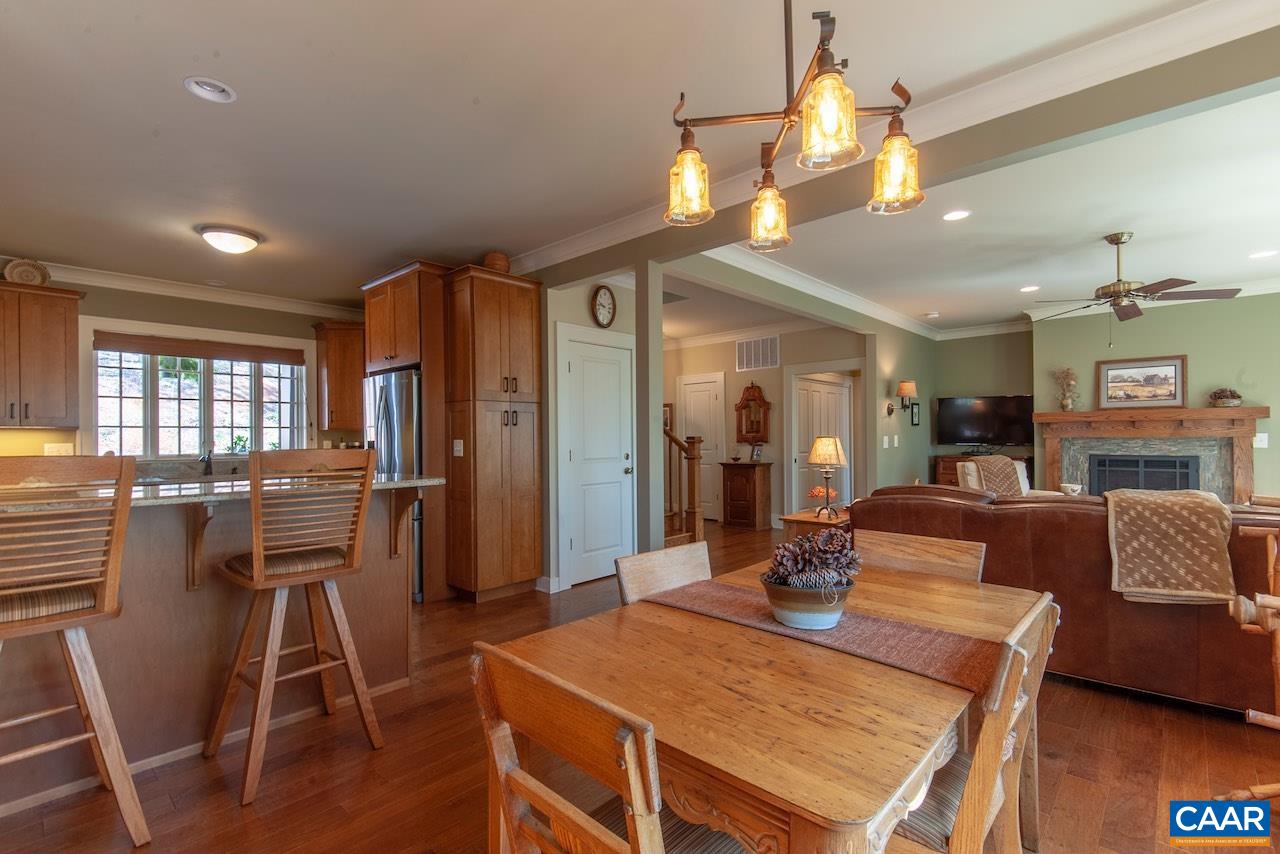 1716 BLACK WALNUT DR