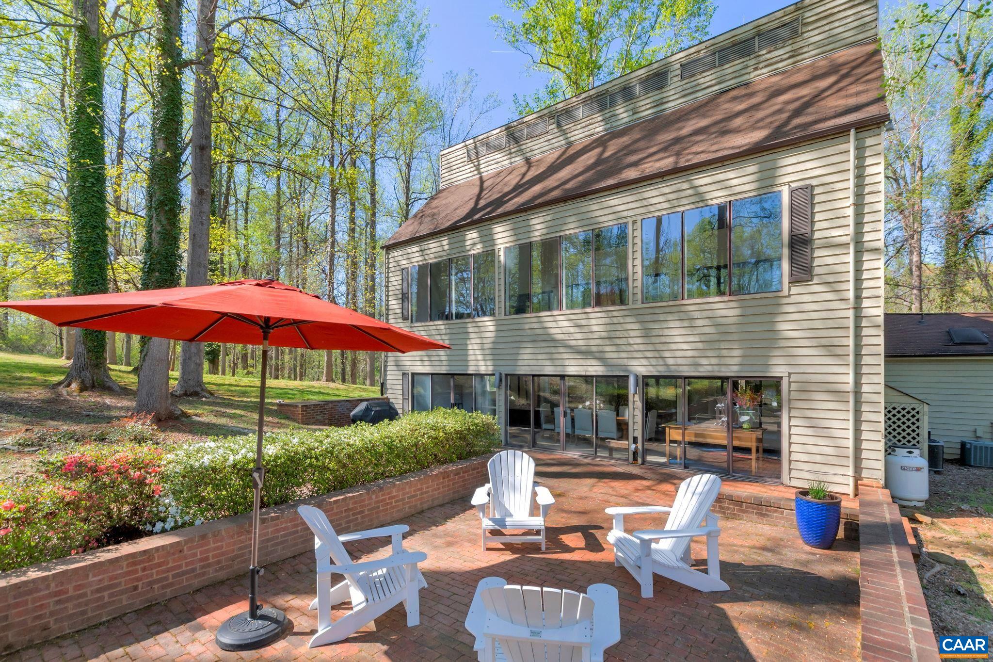 1050 OLD GARTH RD