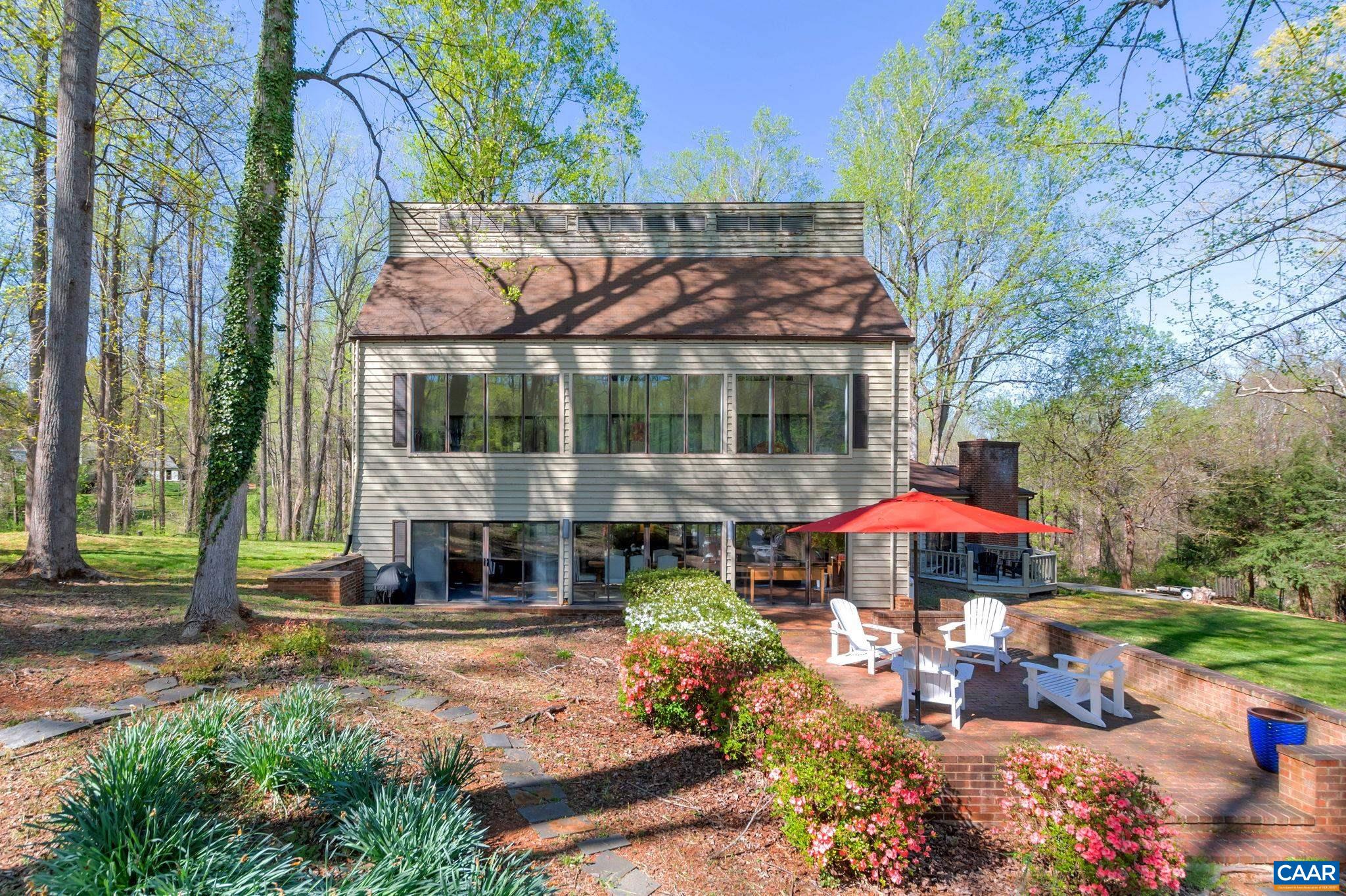 1050 OLD GARTH RD