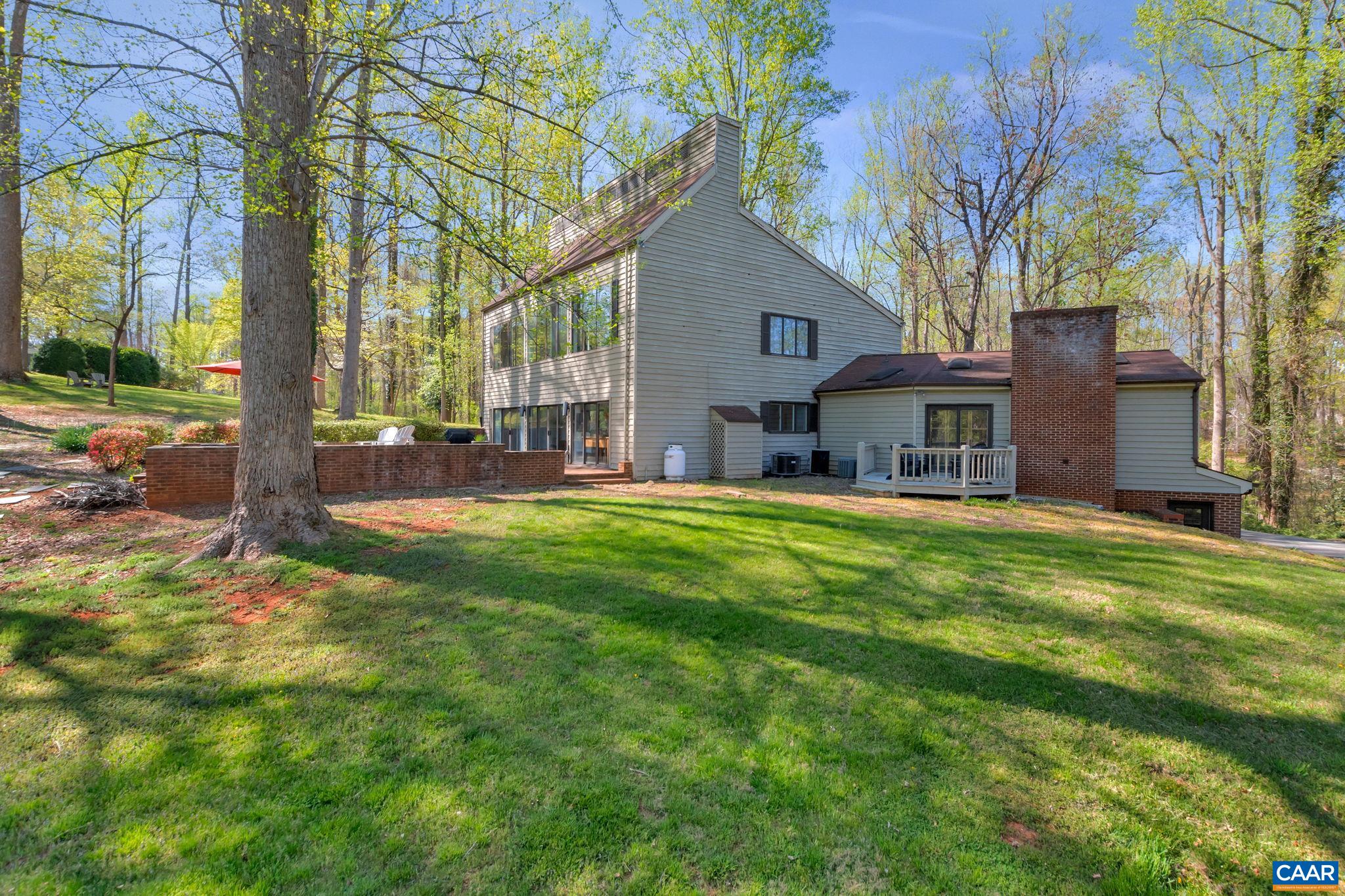 1050 OLD GARTH RD