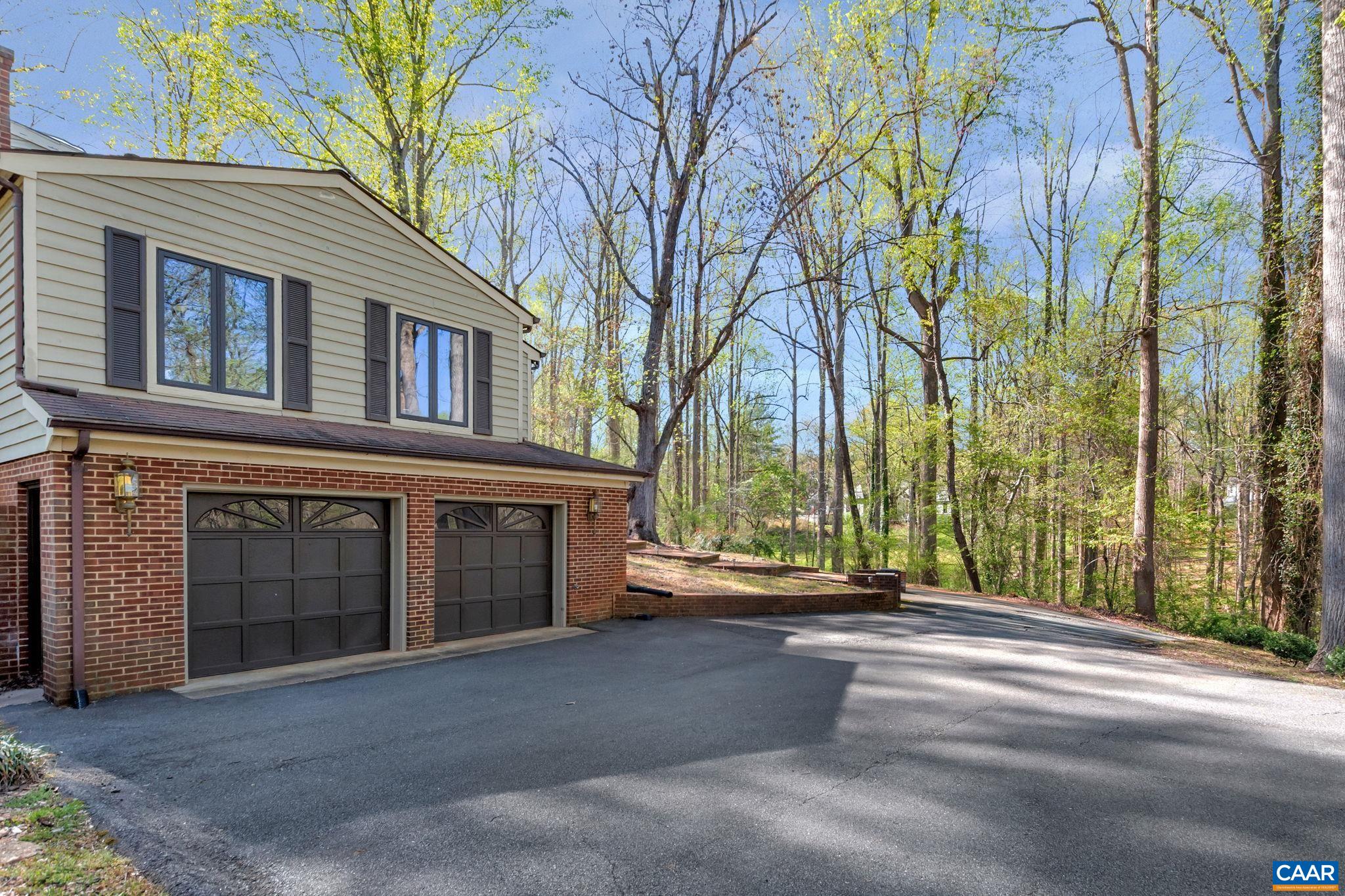 1050 OLD GARTH RD