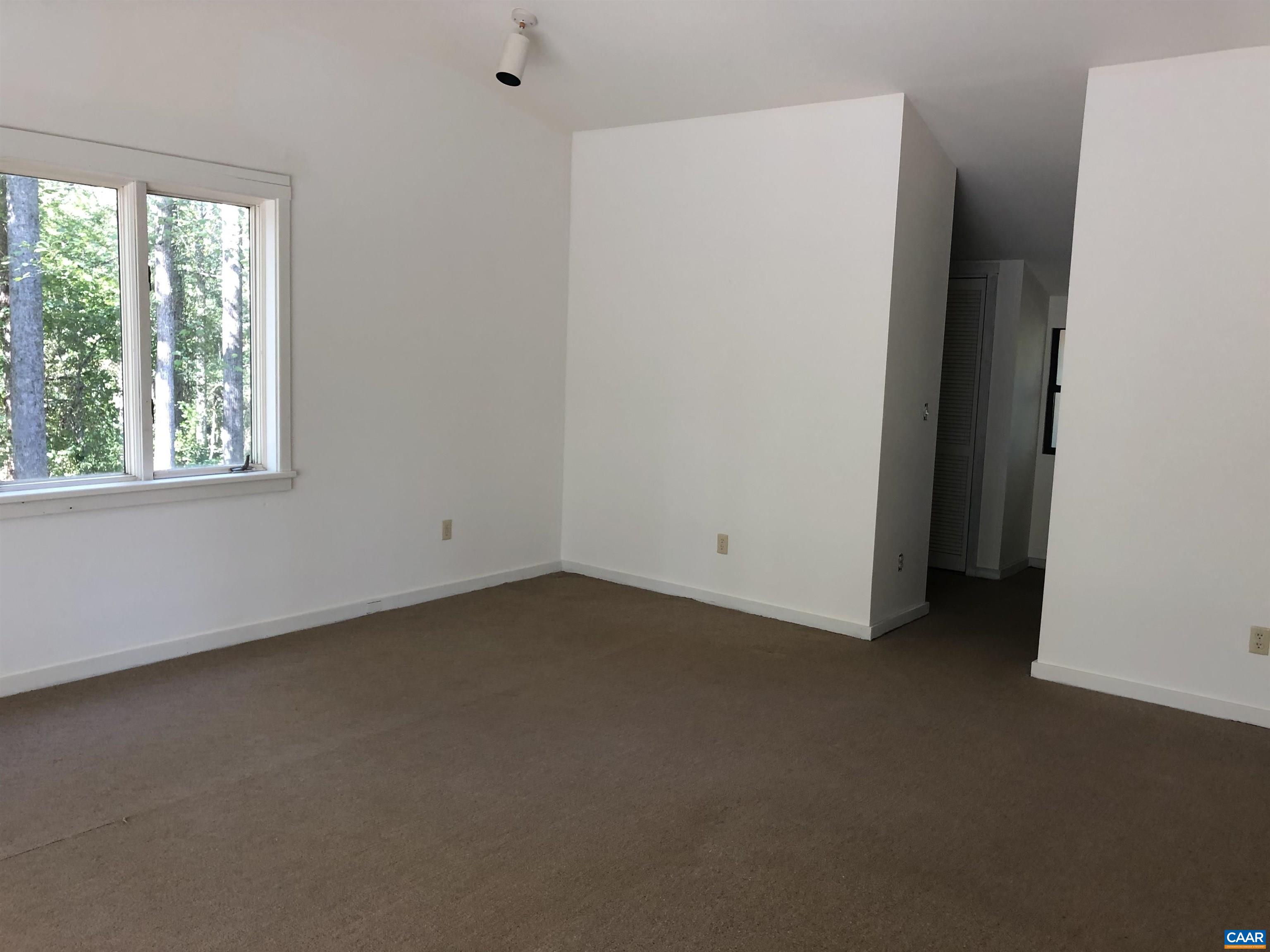 1050 OLD GARTH RD