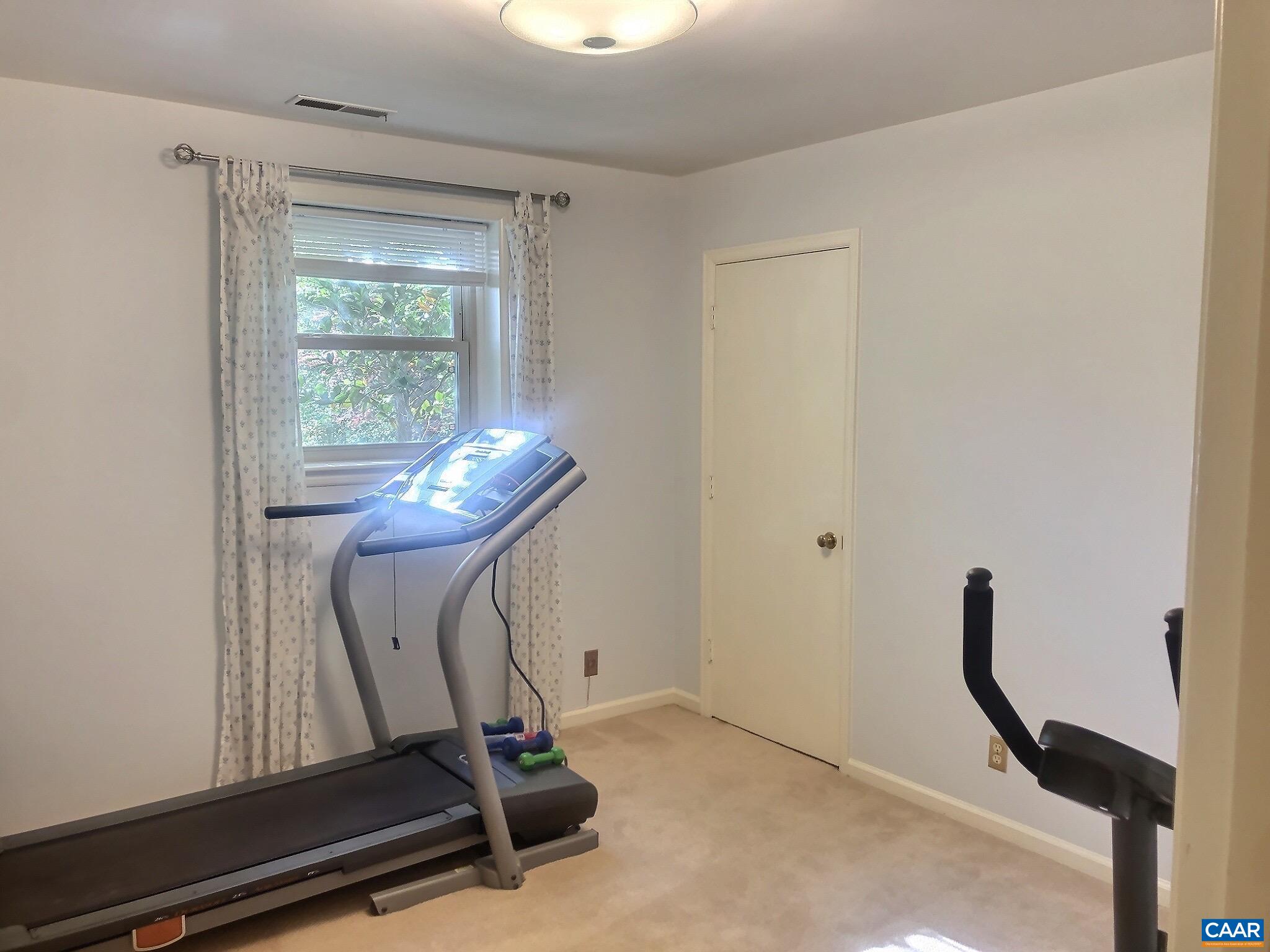 2333 GLENN CT