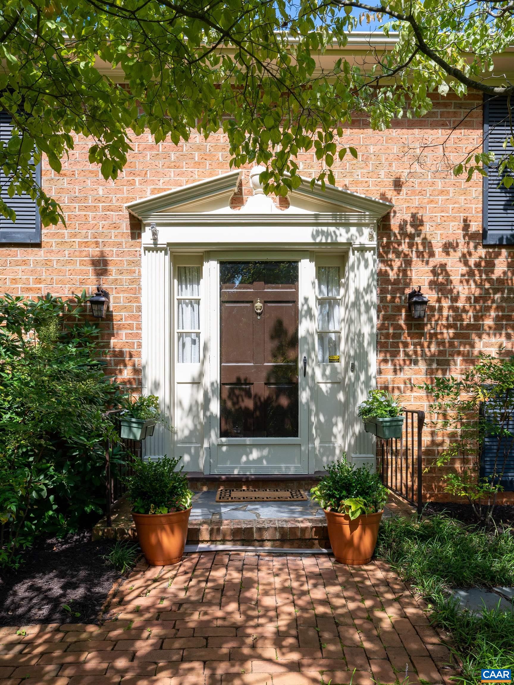 2333 GLENN CT