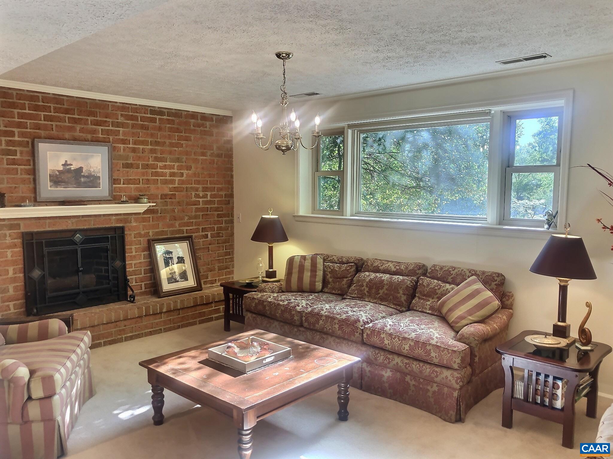 2333 GLENN CT