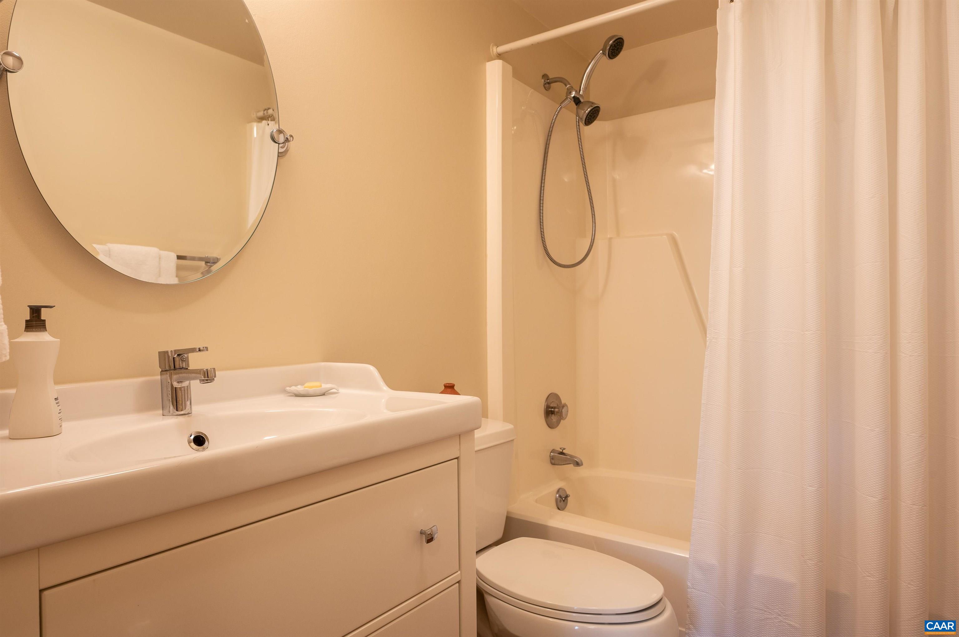 2333 GLENN CT