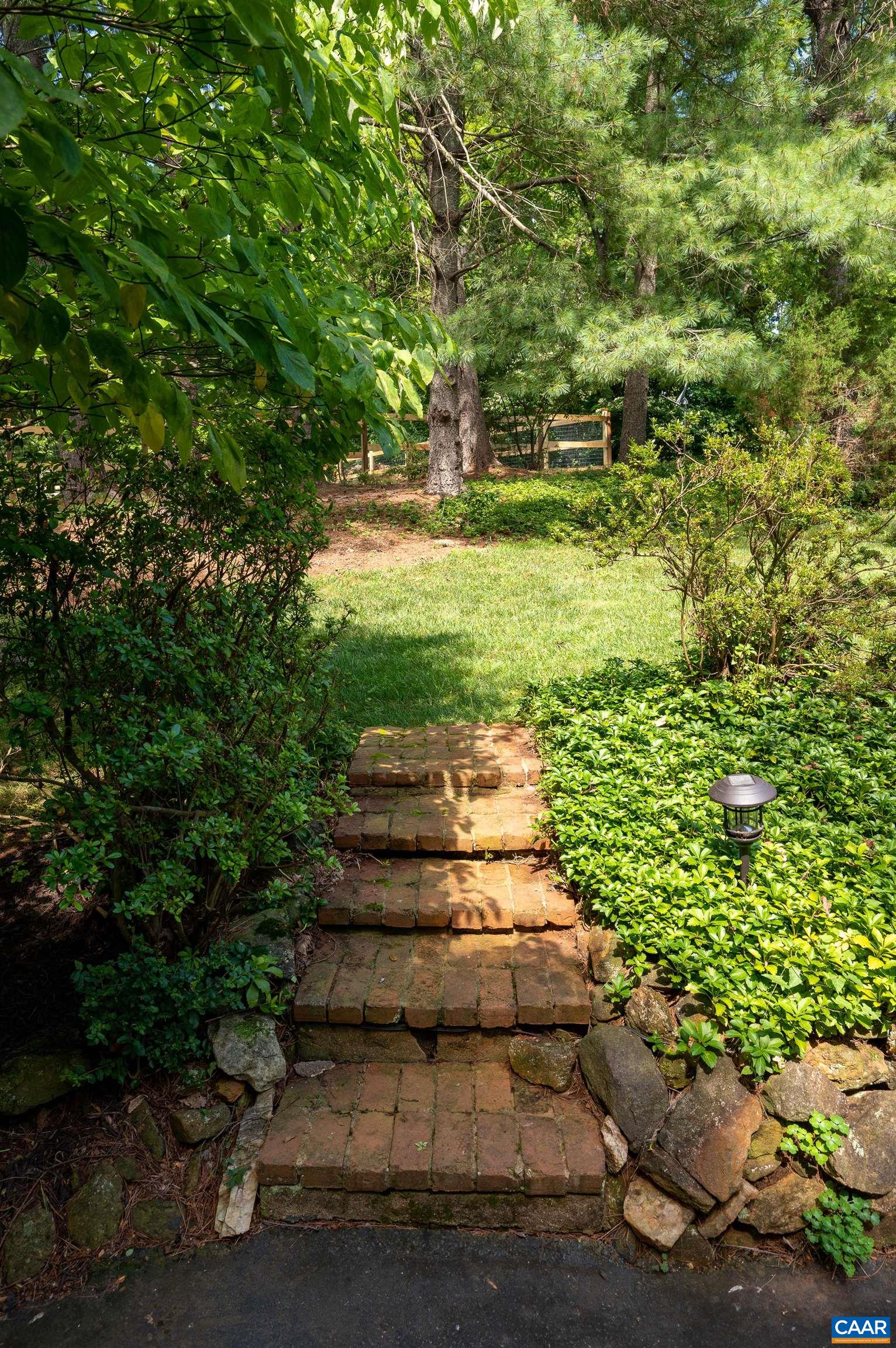 2333 GLENN CT