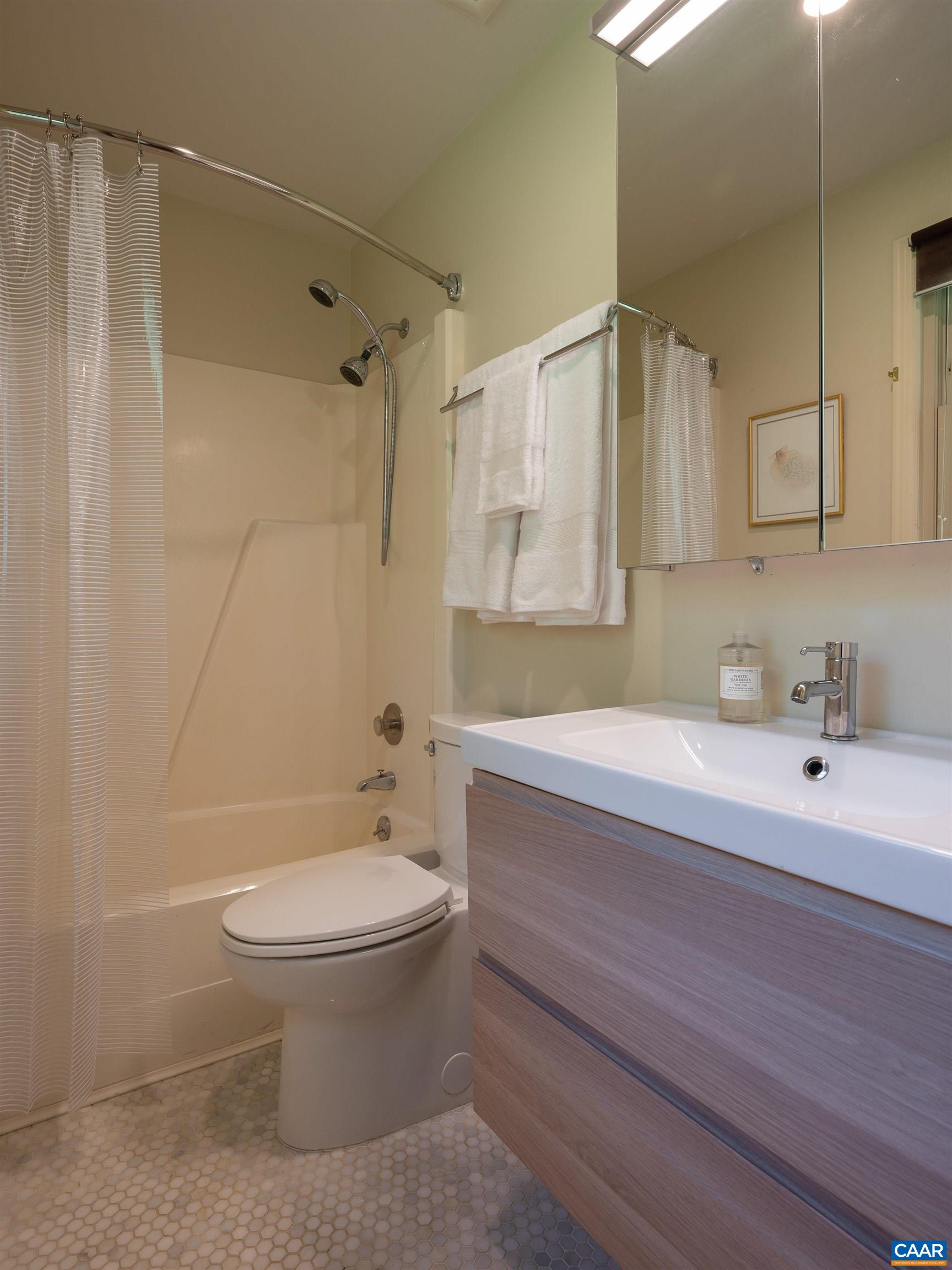 2333 GLENN CT