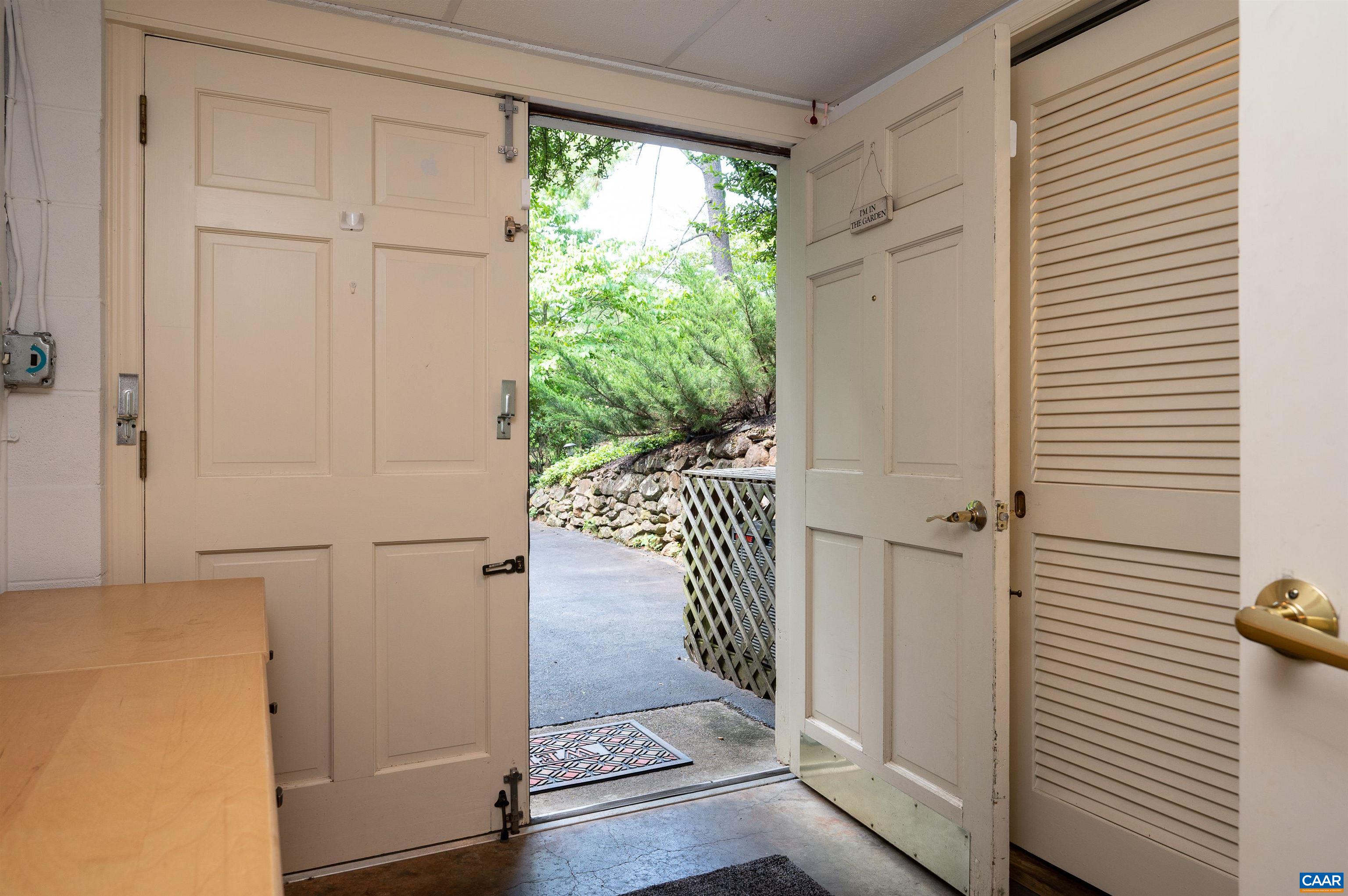 2333 GLENN CT