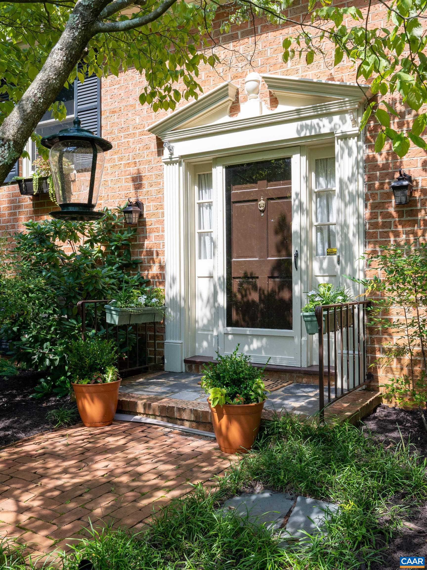 2333 GLENN CT
