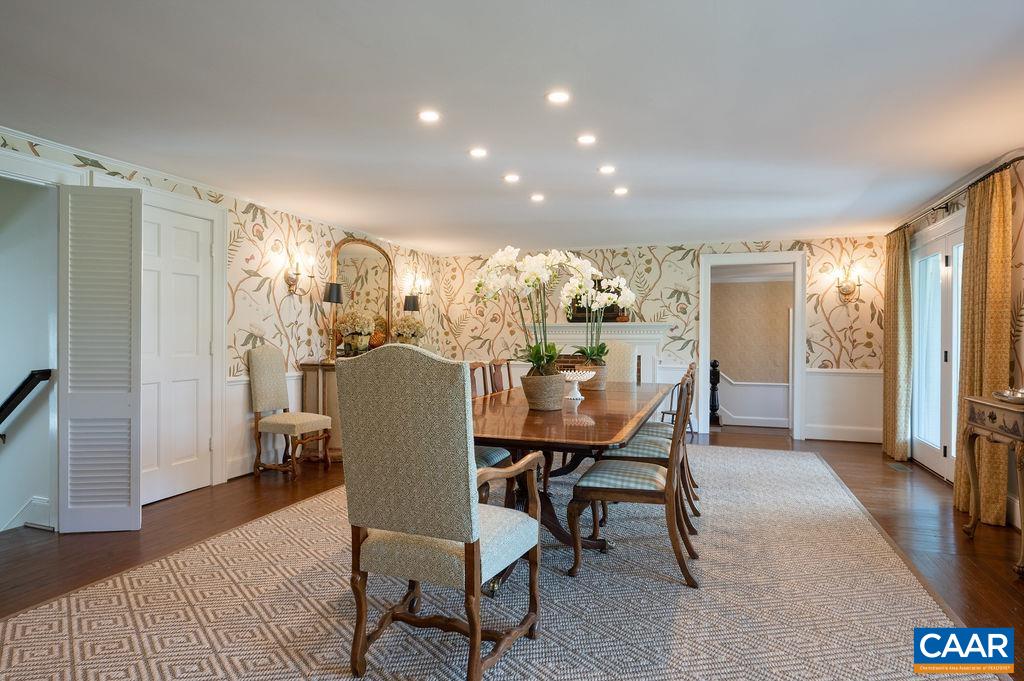 985 BARRACKS FARM RD