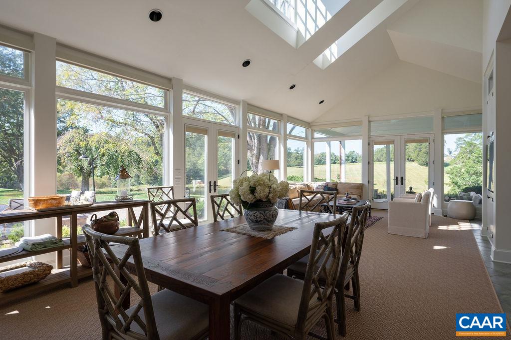 985 BARRACKS FARM RD