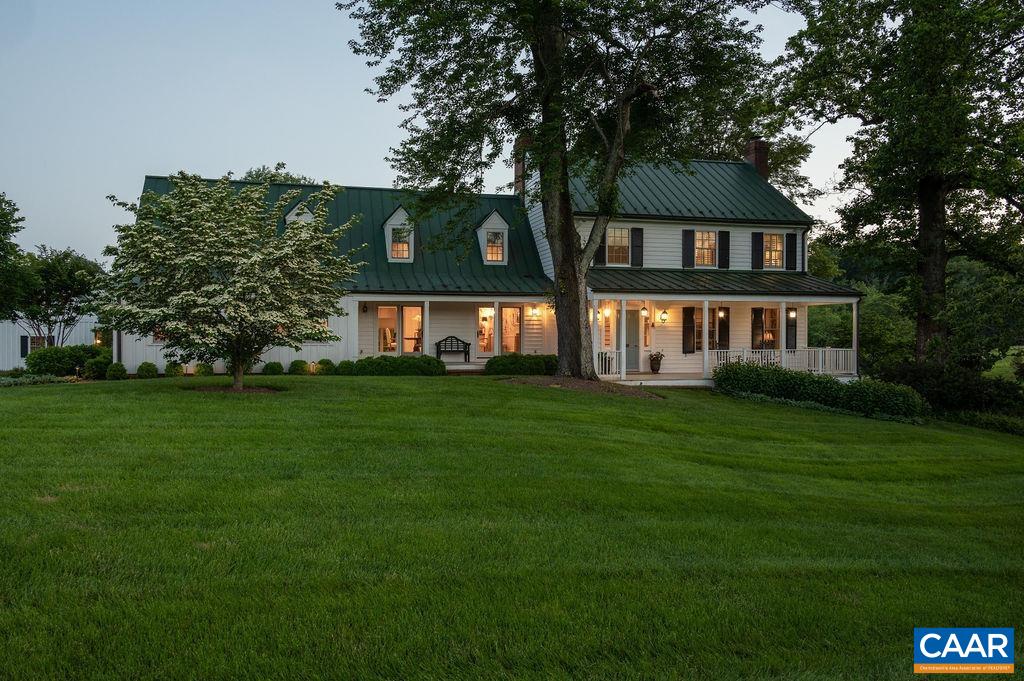 985 BARRACKS FARM RD