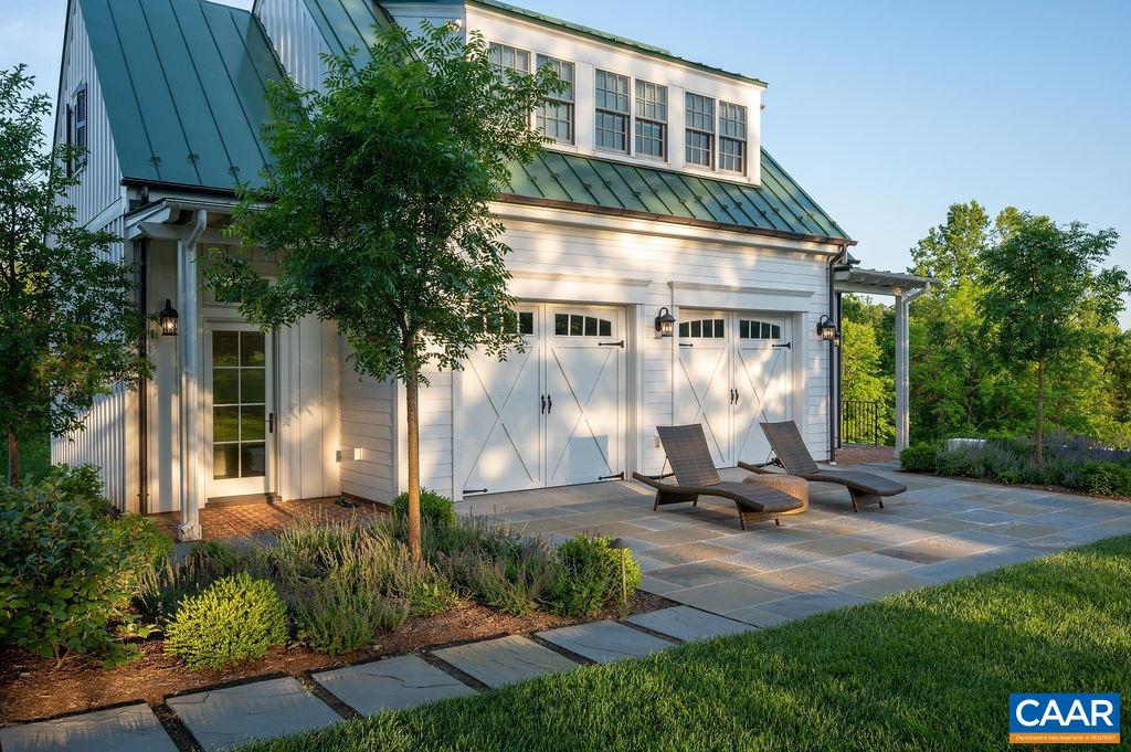 985 BARRACKS FARM RD