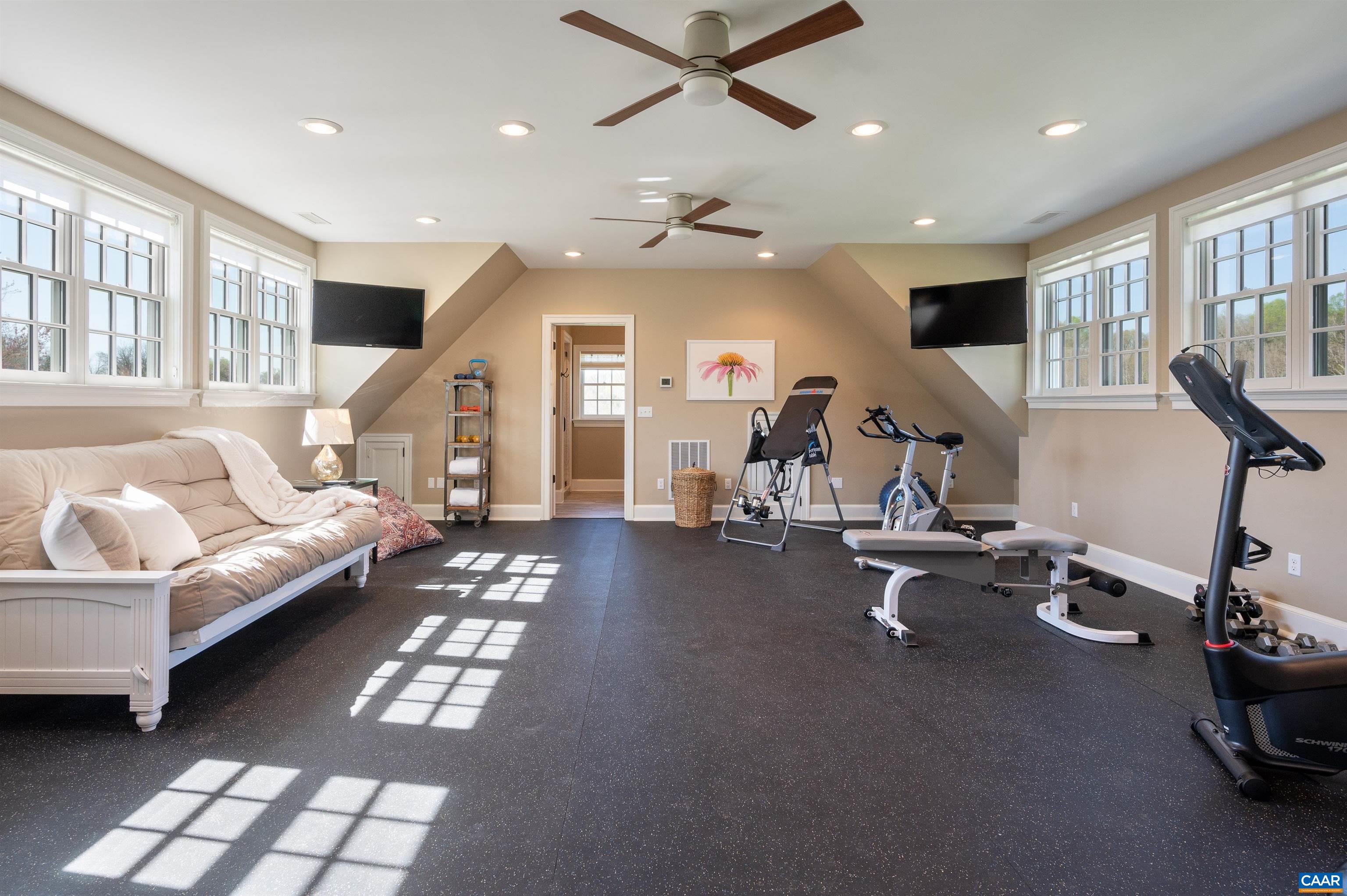 985 BARRACKS FARM RD