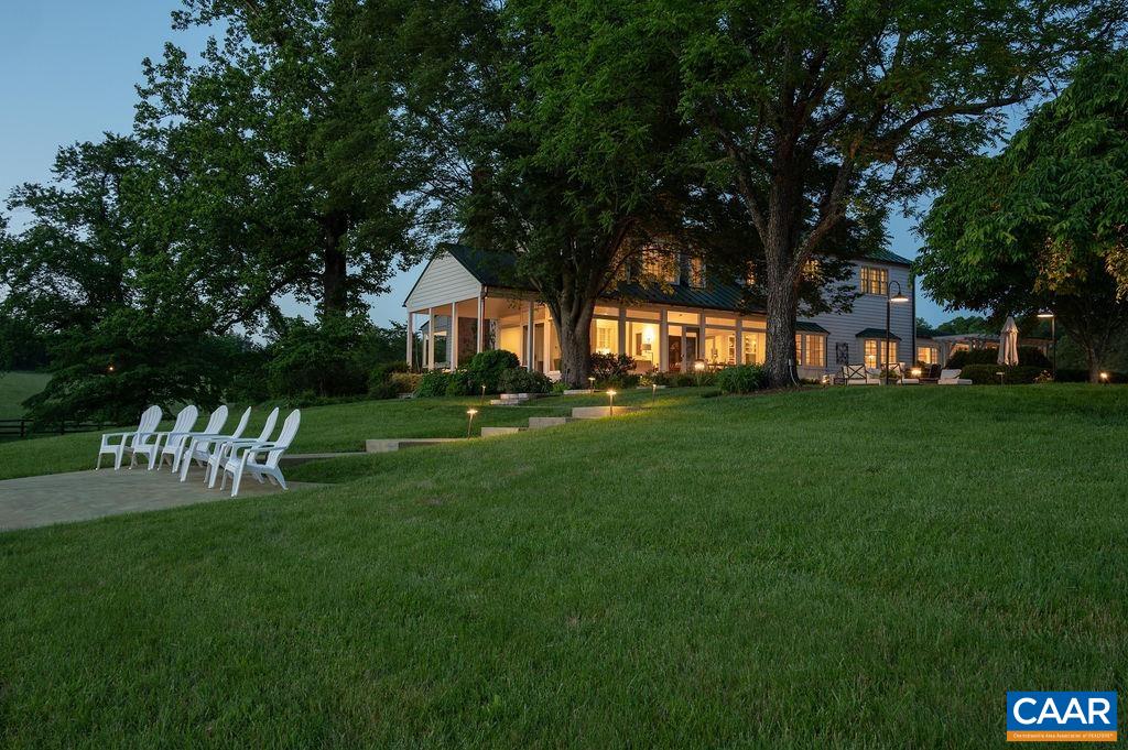 985 BARRACKS FARM RD