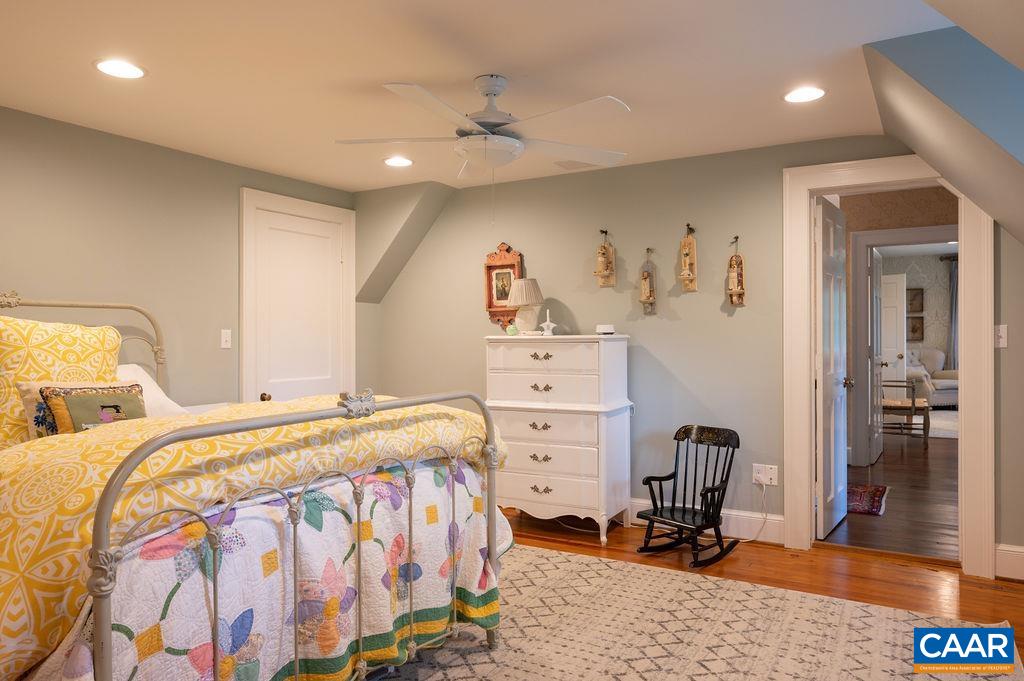 985 BARRACKS FARM RD