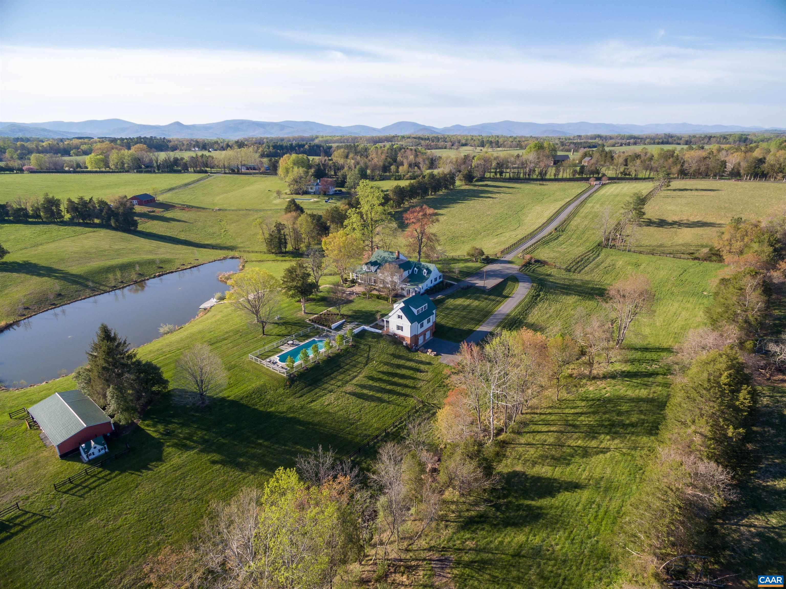 985 BARRACKS FARM RD