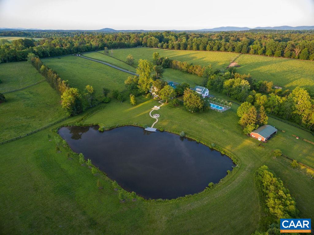 985 BARRACKS FARM RD