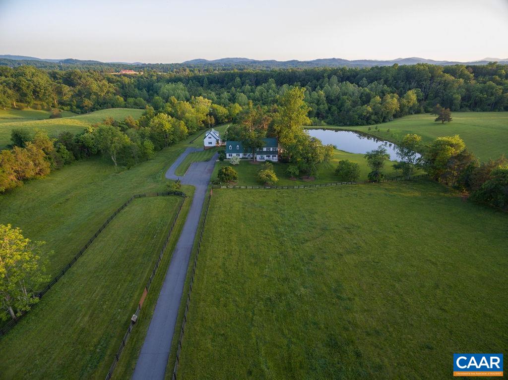 985 BARRACKS FARM RD