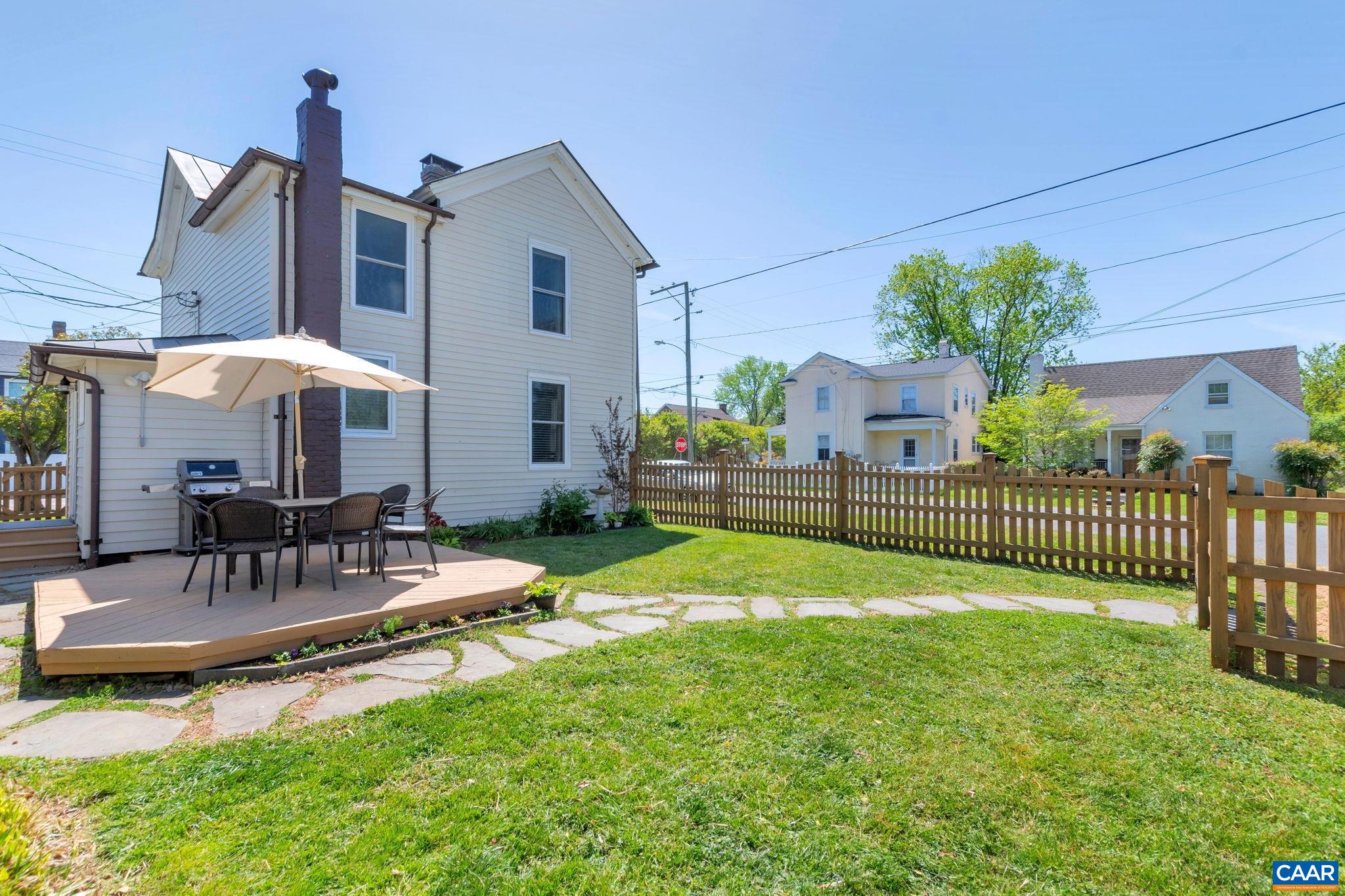 919 AVON ST