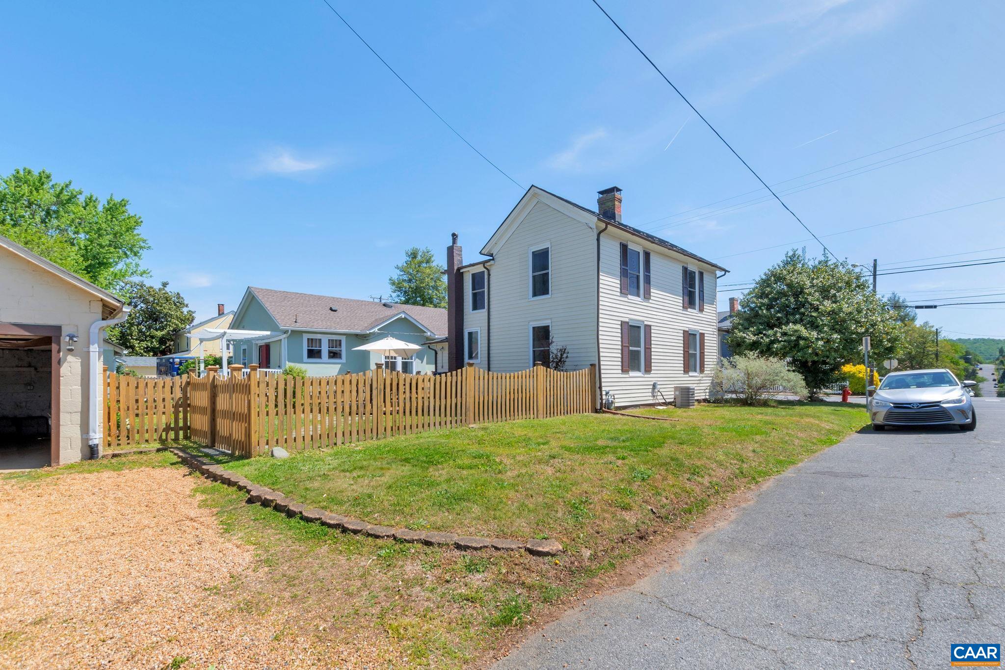919 AVON ST