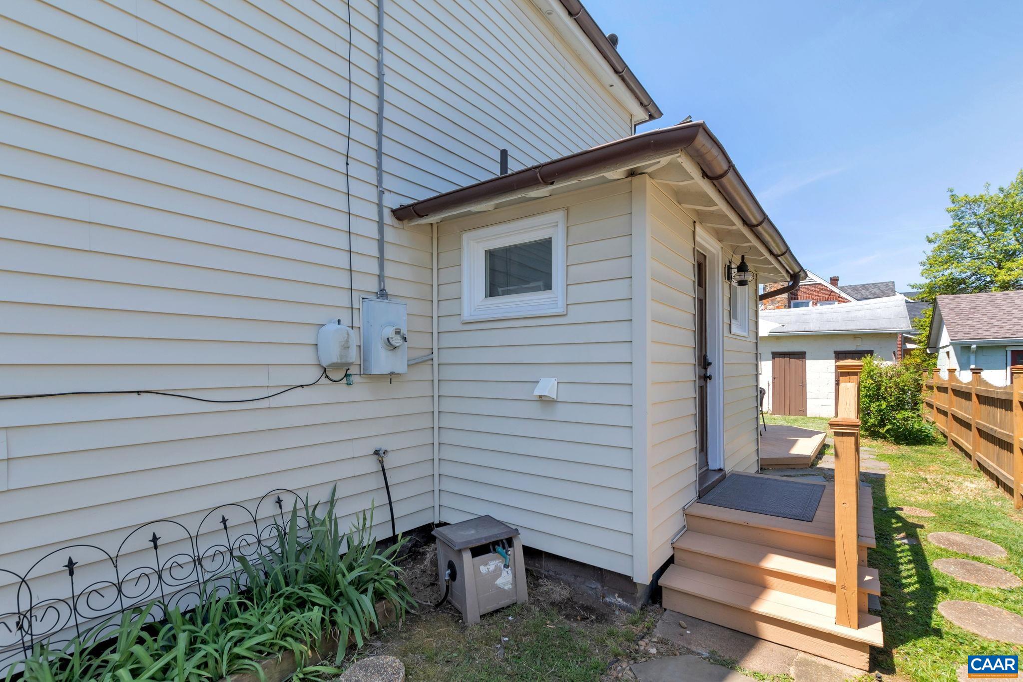 919 AVON ST