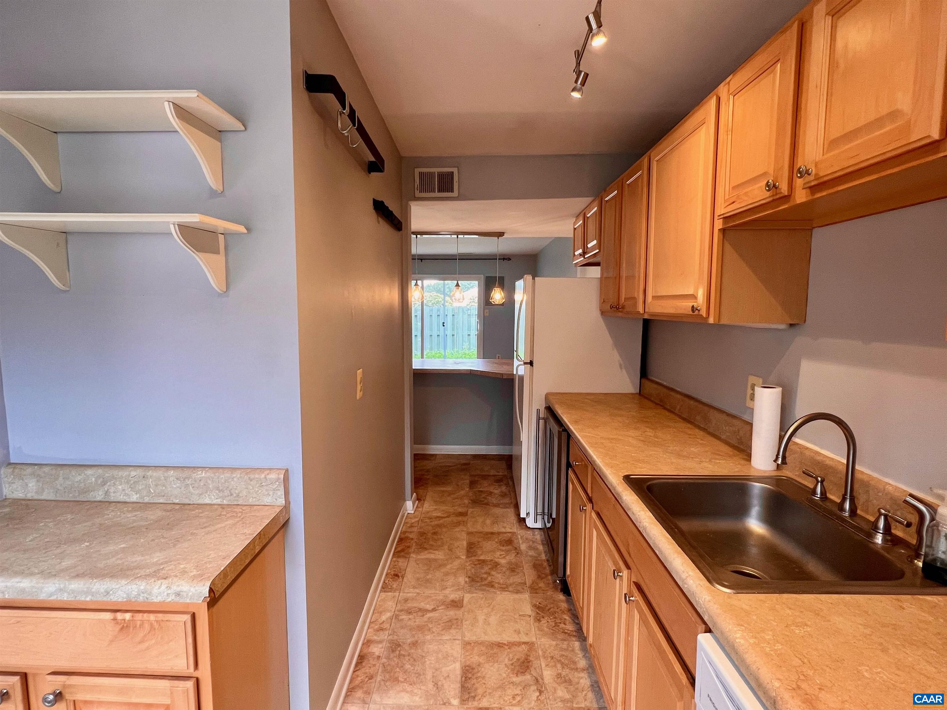 210 SAPONI LN Unit: 11