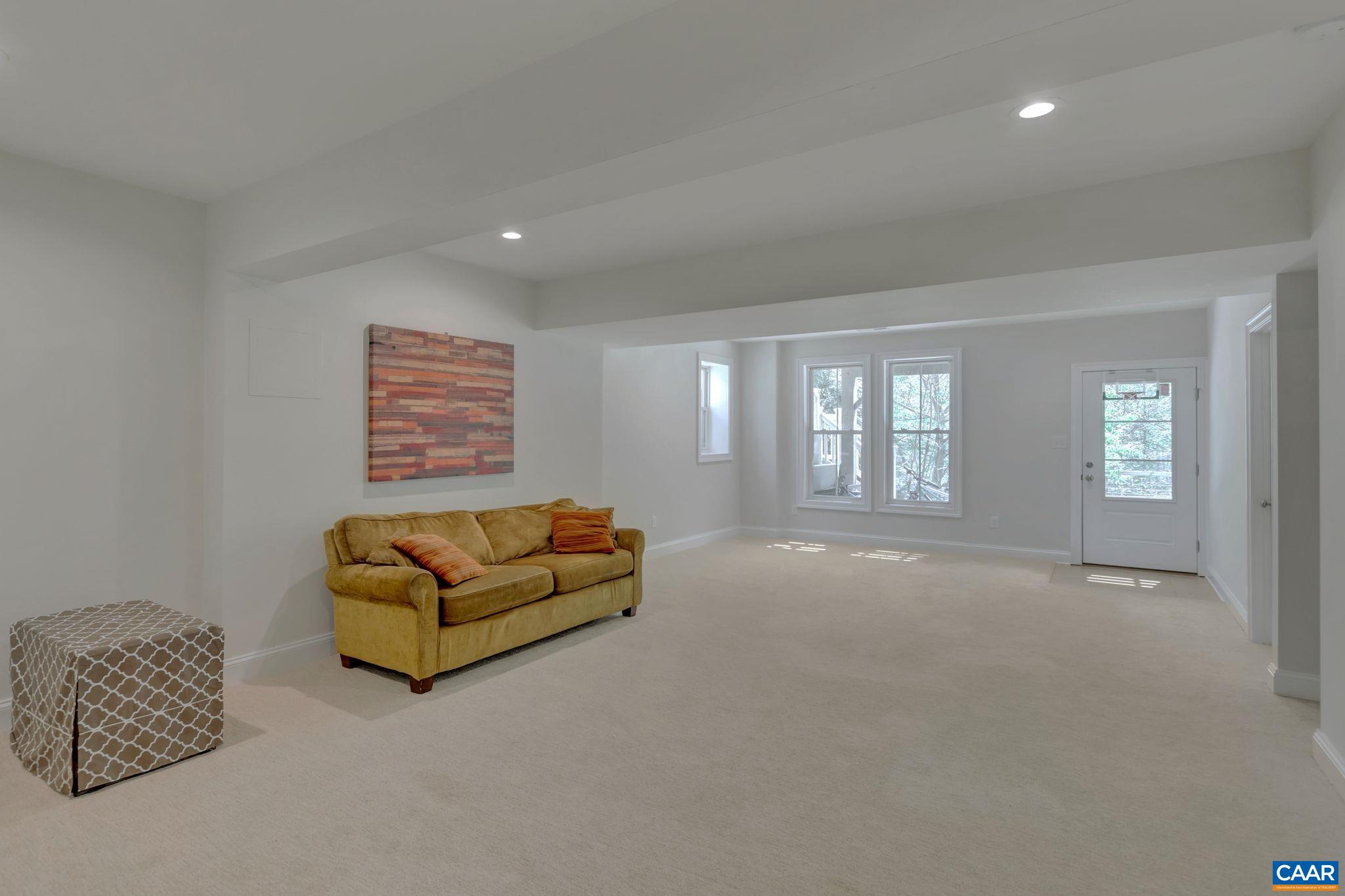 124 MORGAN CT