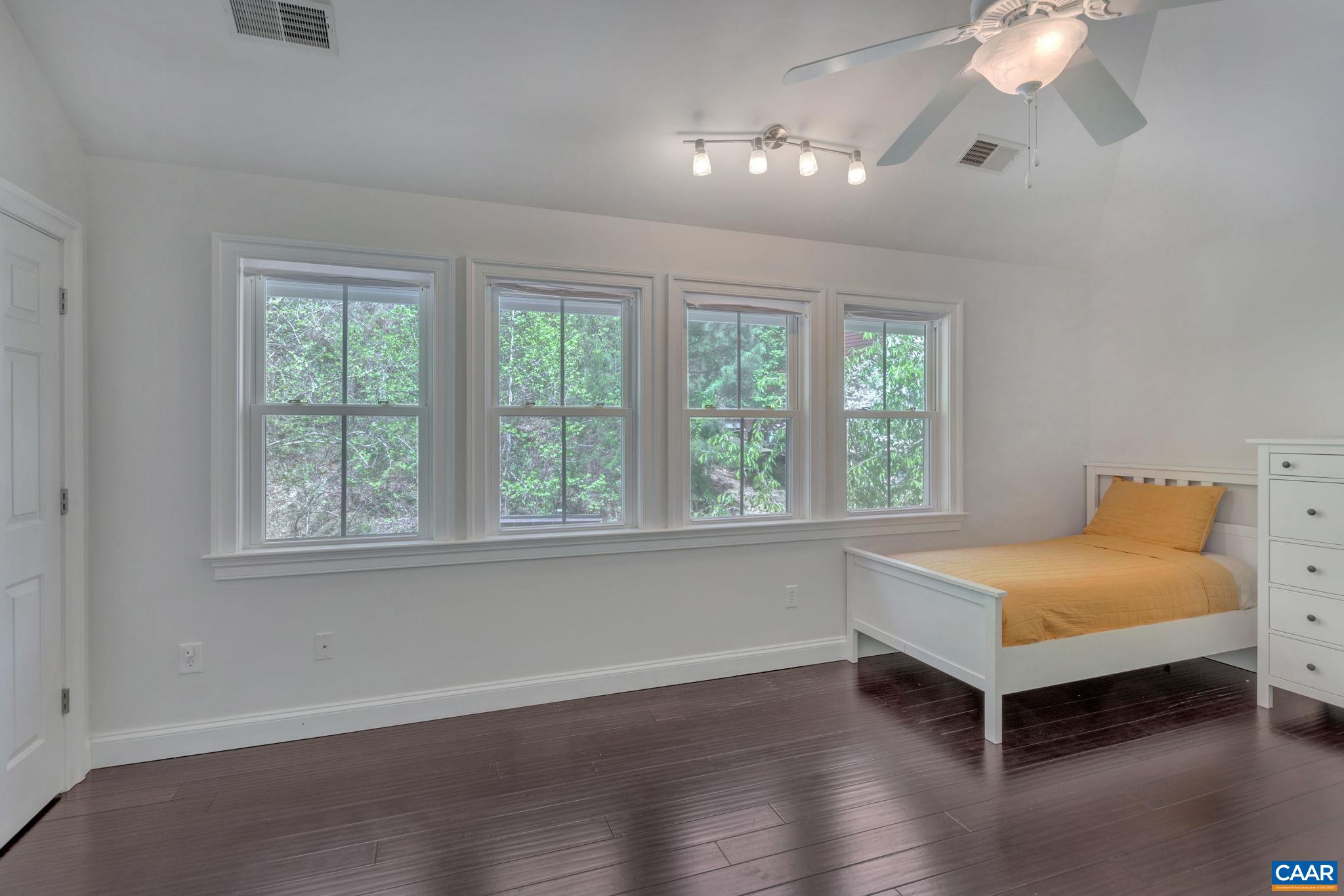 124 MORGAN CT