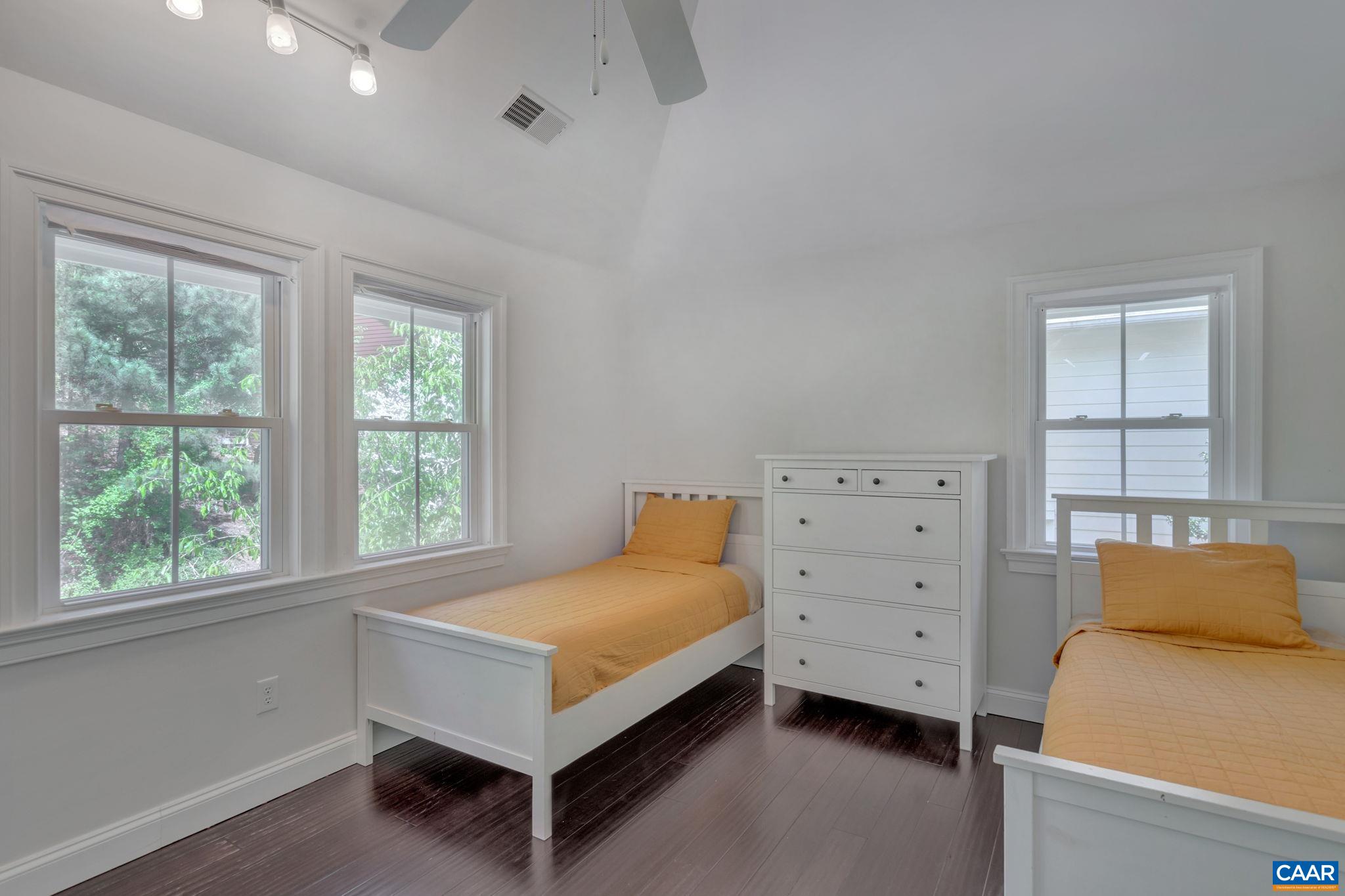 124 MORGAN CT
