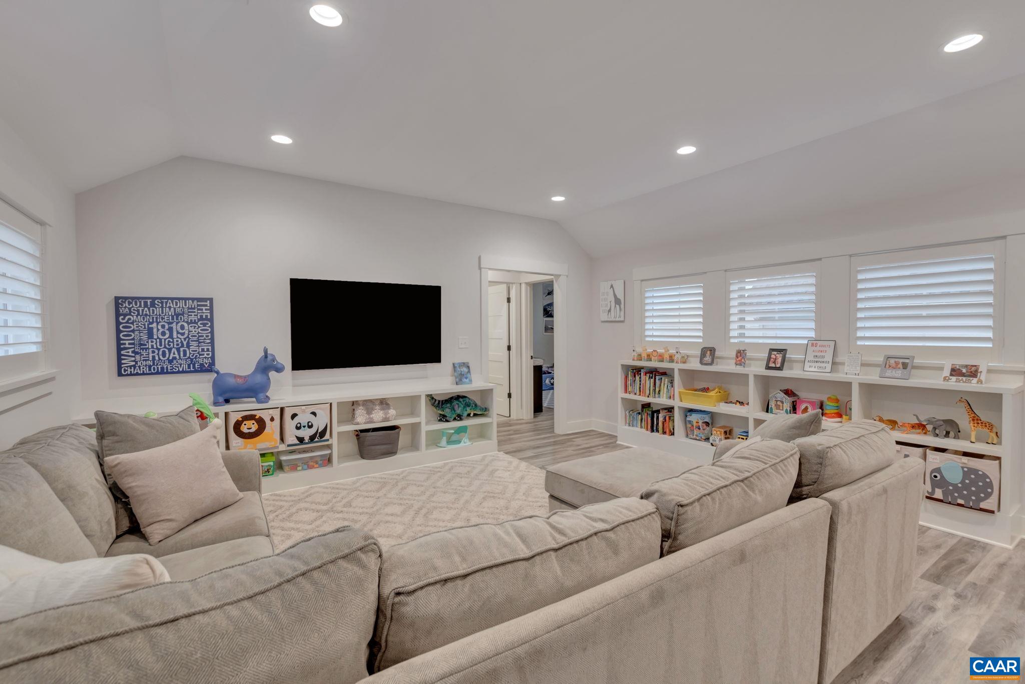 3286 ROWCROSS ST