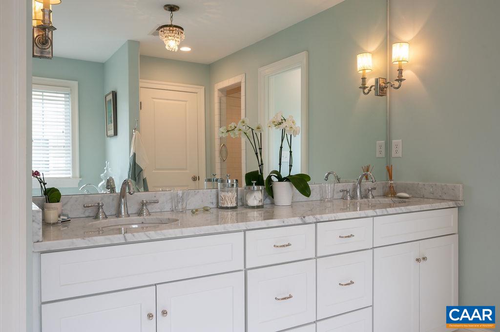 3382 TURNBERRY CIR